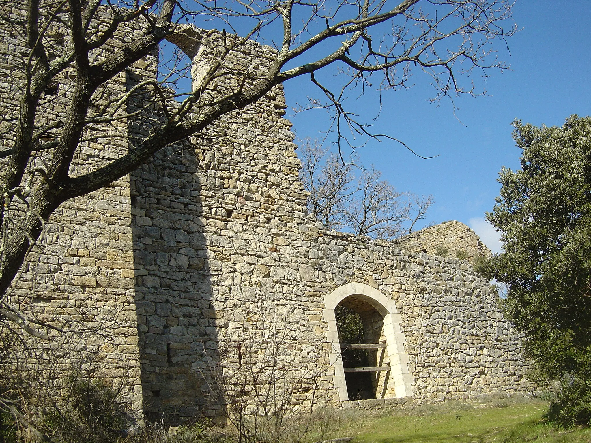 Photo showing: Entrée dans le château ruiné de Bord