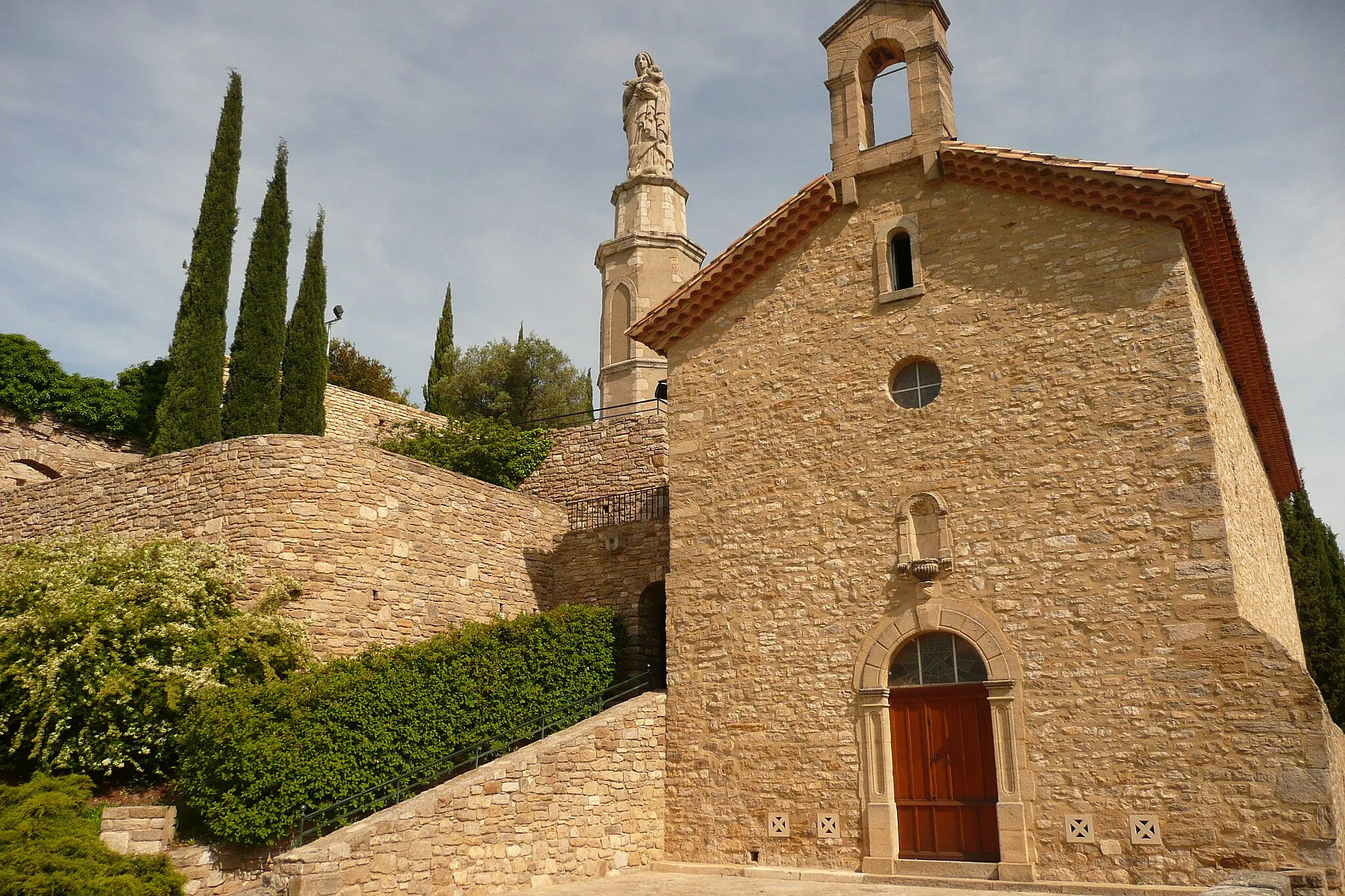 Photo showing: Chapelle à Laudun-l'Ardoise.