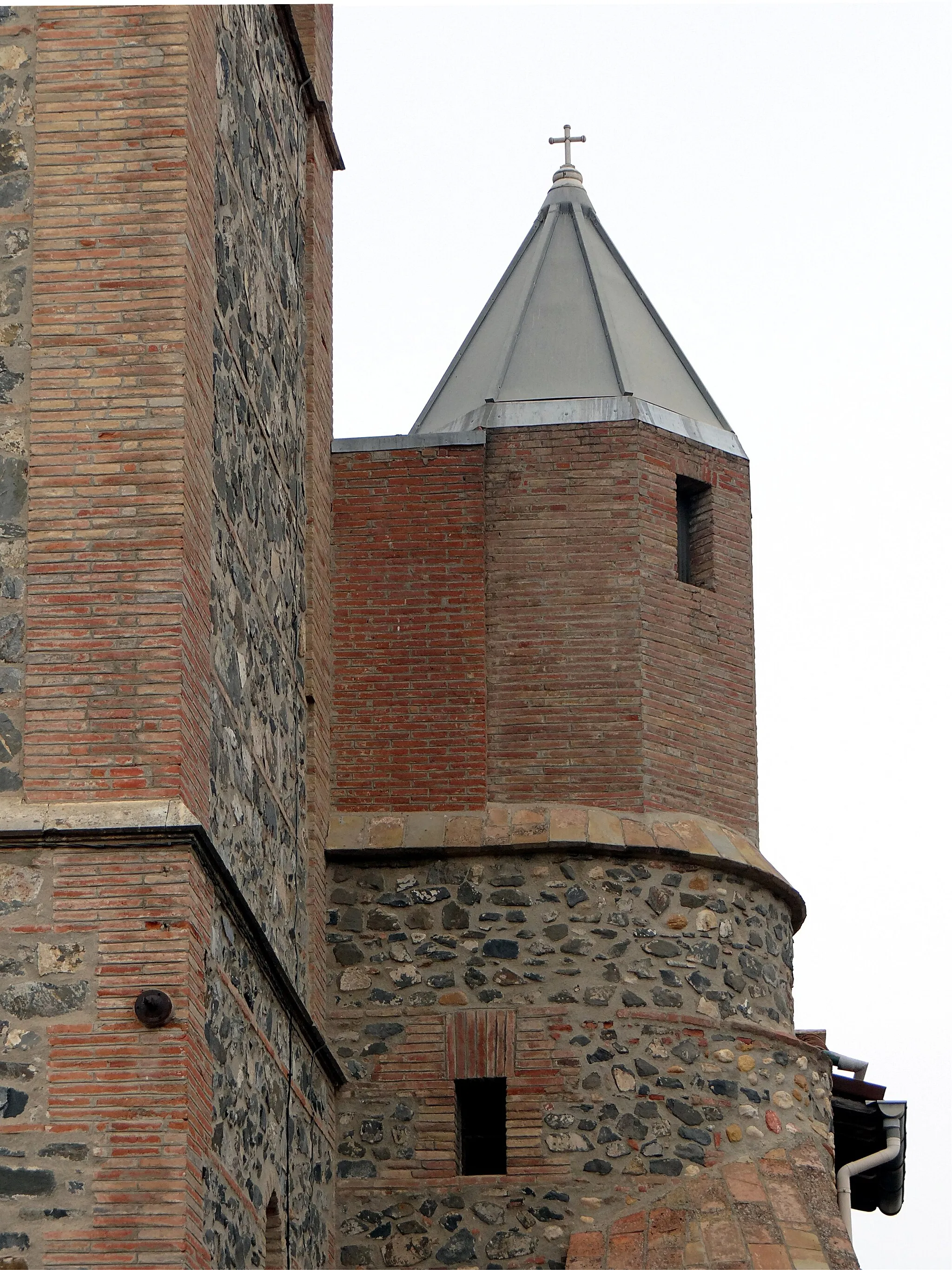 Photo showing: Tour latérale de l' église Saint-Cirq et Sainte-Julitte, Pia, Pyrénées-Orientales, France.