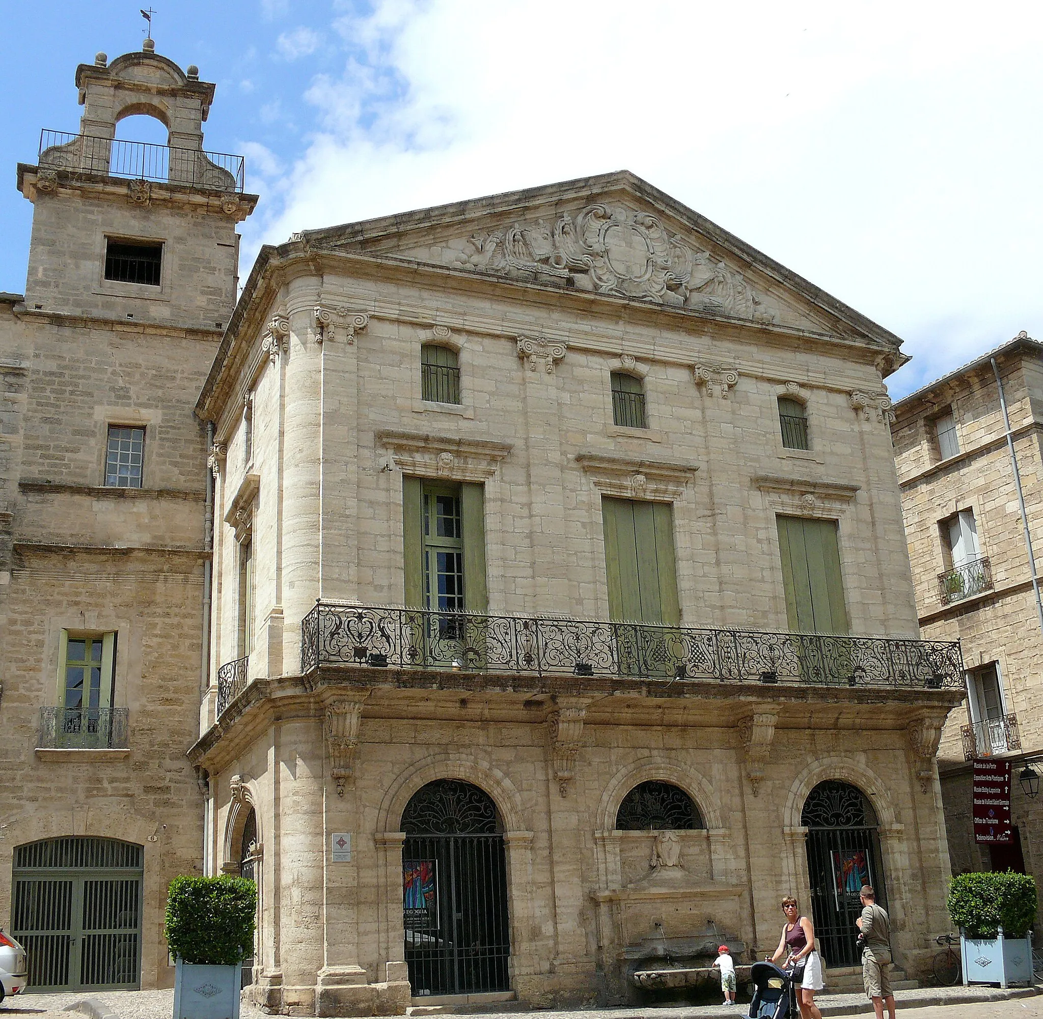 Photo showing: Pézenas - Maison consulaire, 6 place Gambetta