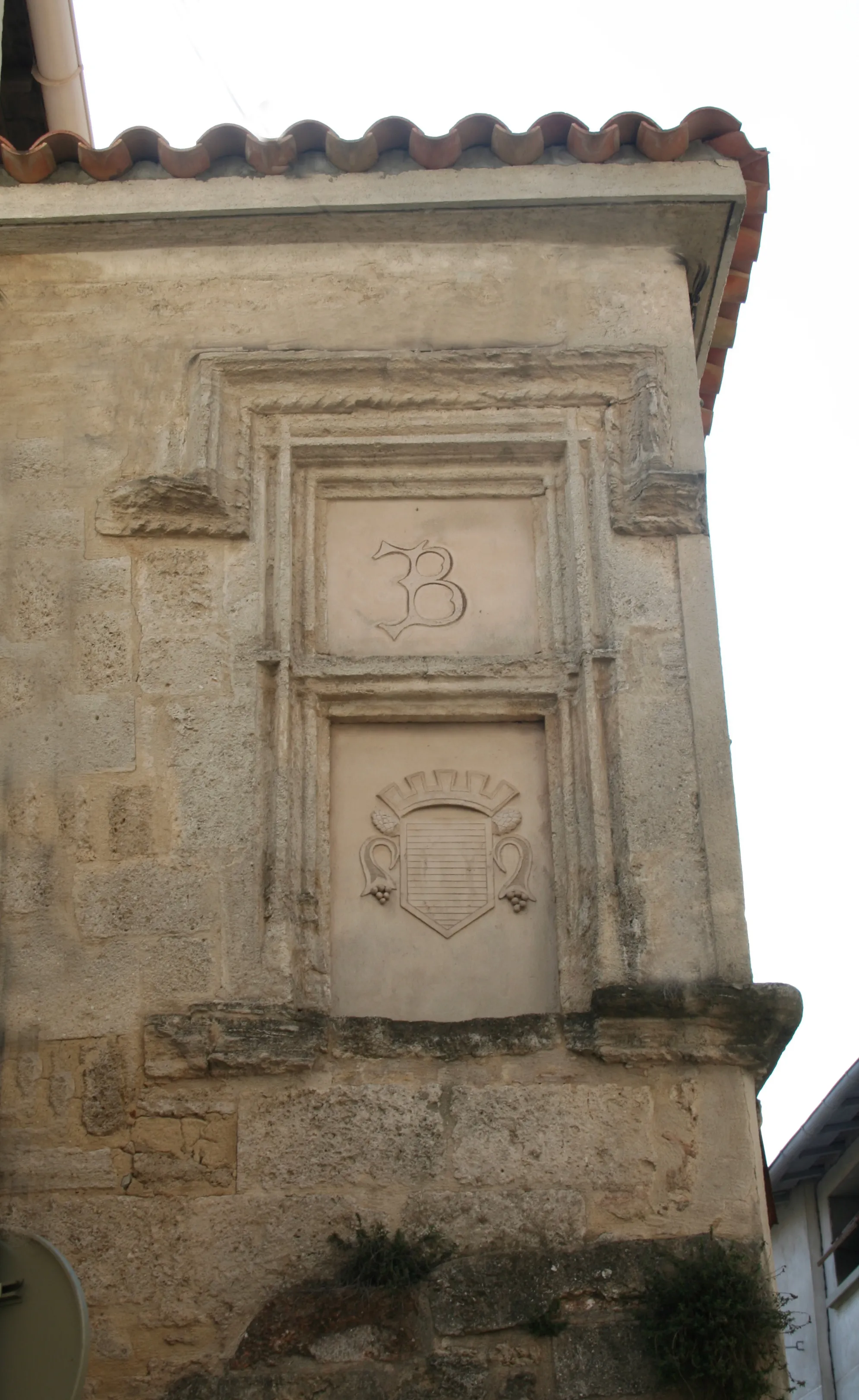 Photo showing: Pignan (Hérault) - fenêtre, Grand'Rue du Réveil Pignanais.