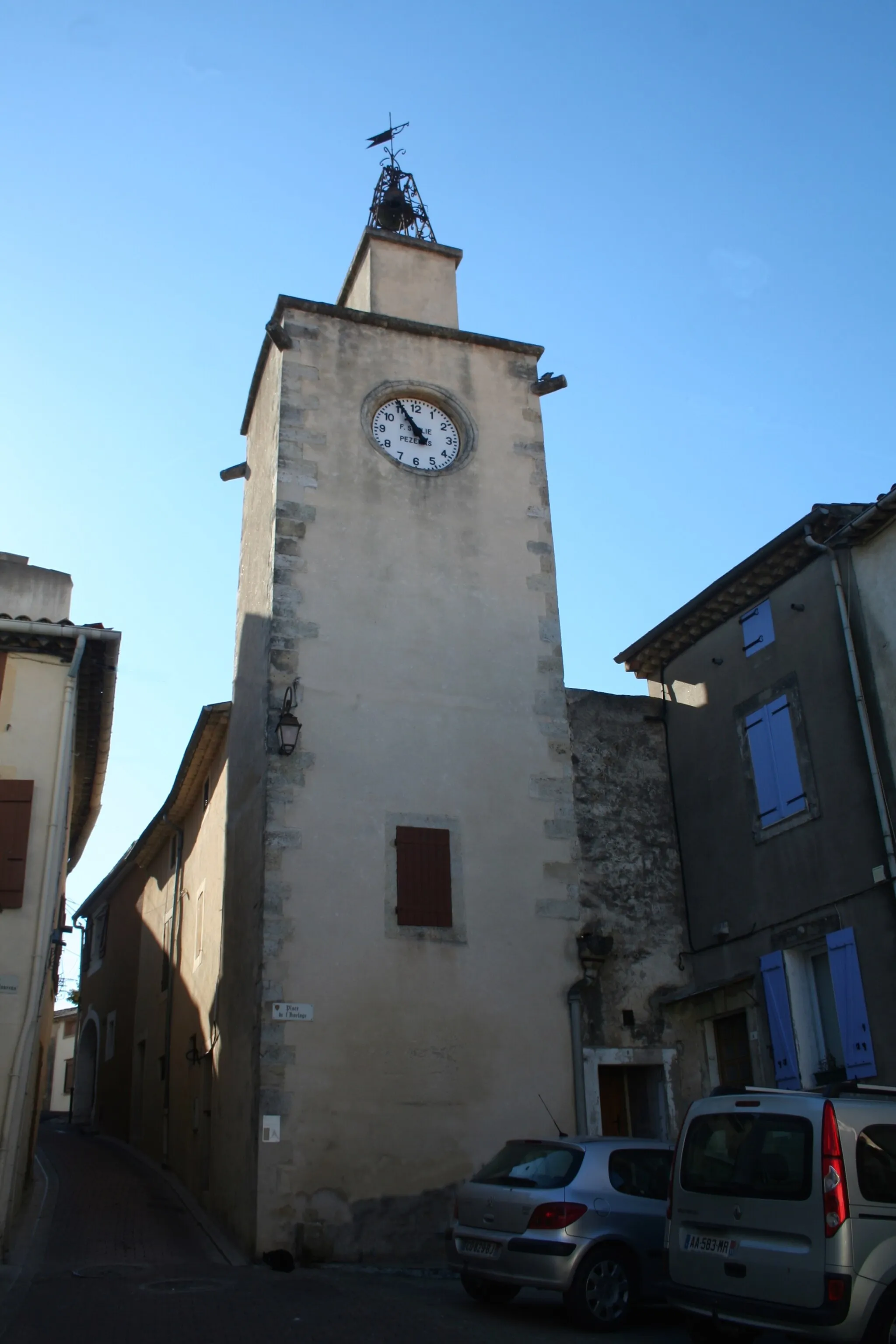 Photo showing: Thézan-lès-Béziers (Hérault) - tour horloge