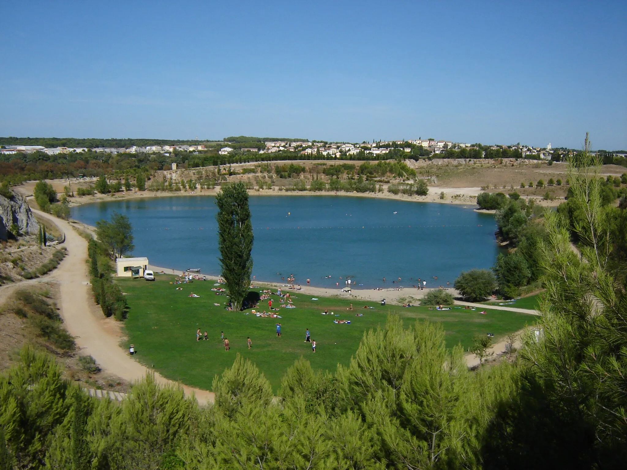 Photo showing: Le lac du Crès en été.