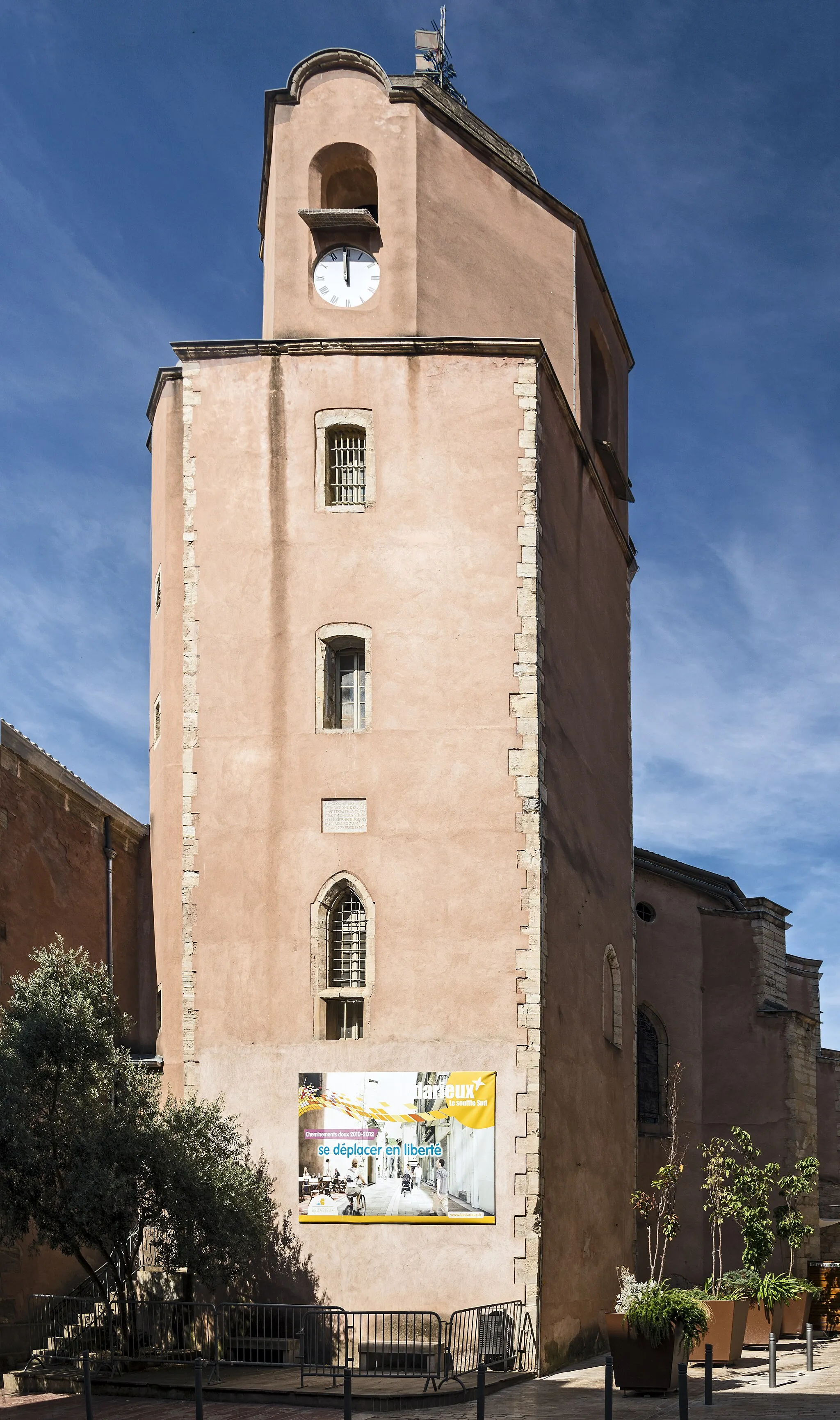 Photo showing: Bédarieux Hérault France - Bell tower of the St. Alexander Church, begun in 1707 and completed in 1724. SE exposure