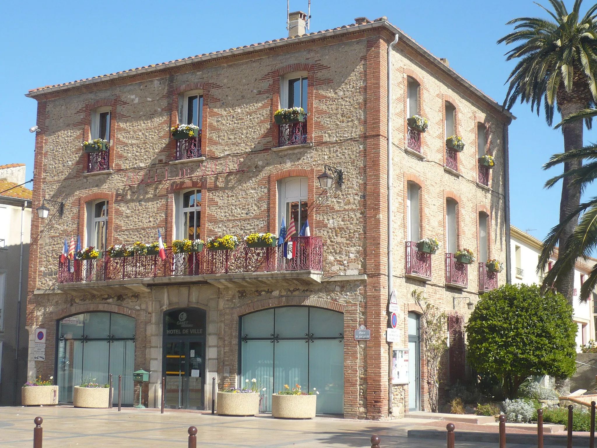 Photo showing: The town hall in Canet-en-Roussillon