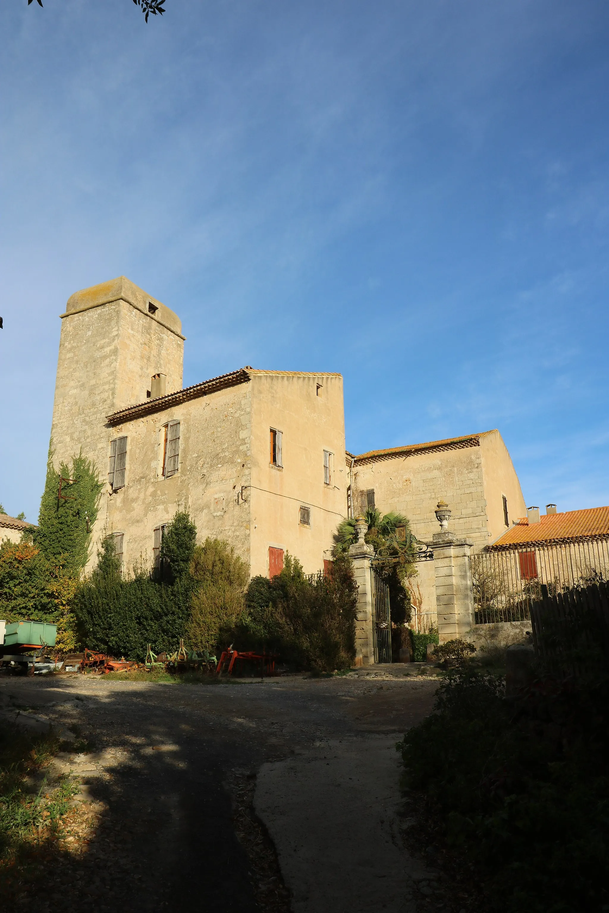 Photo showing: Sauvian (Hérault) - château