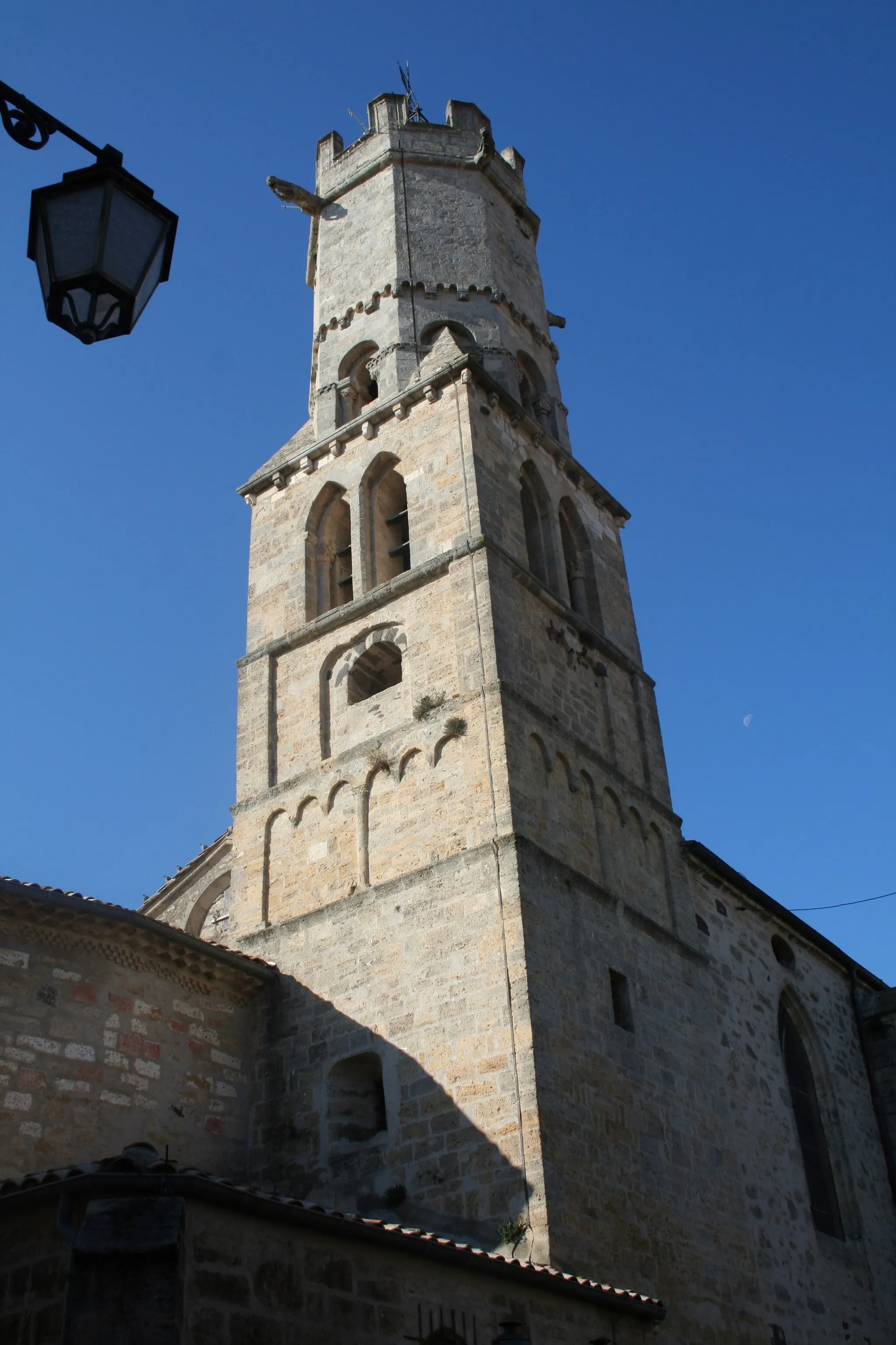 Photo showing: Villeneuve-lès-Béziers (Hérault) - clocher de Saint-Étienne.