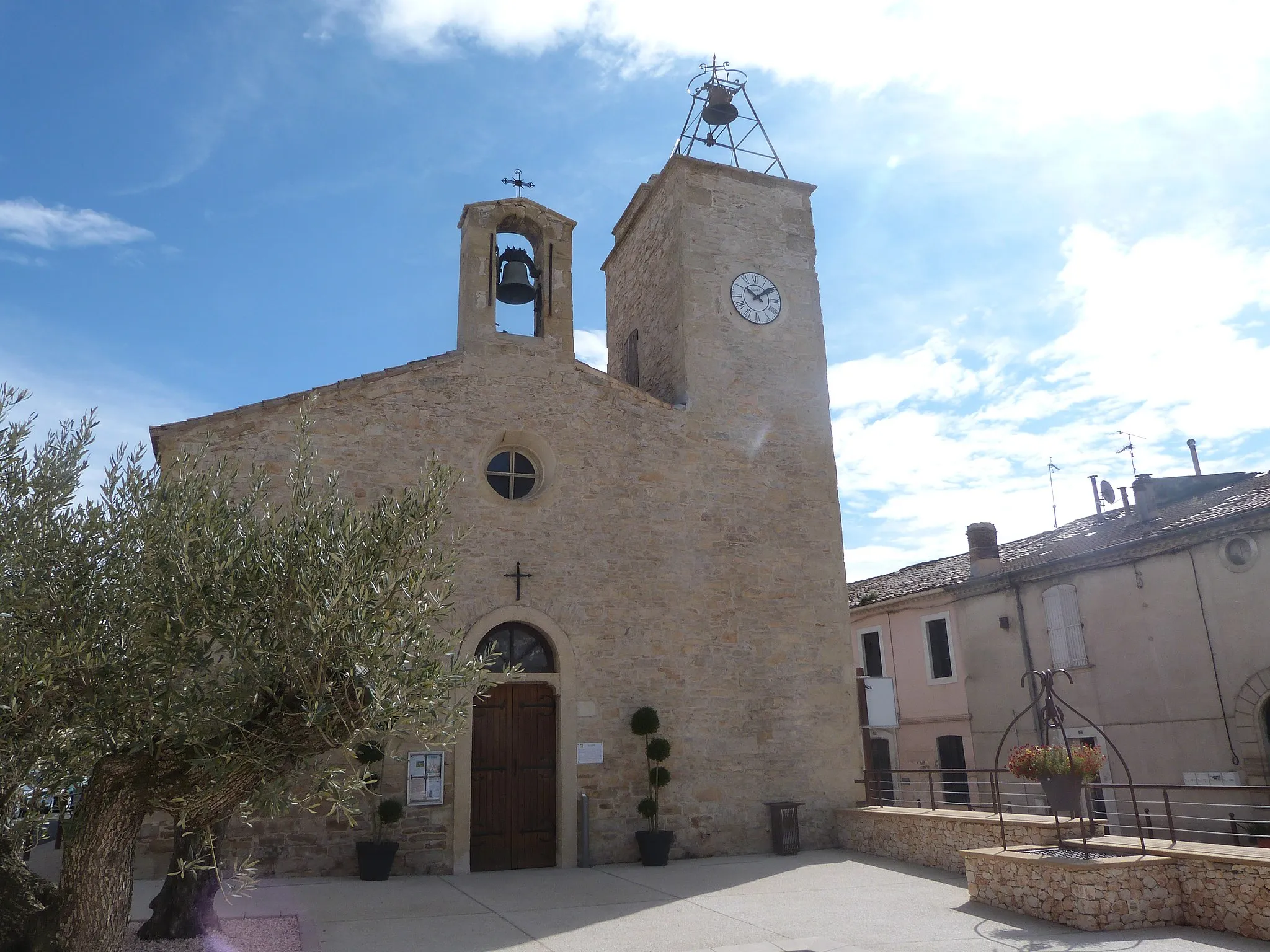 Photo showing: Place de l'Église, Uchaud, Gard