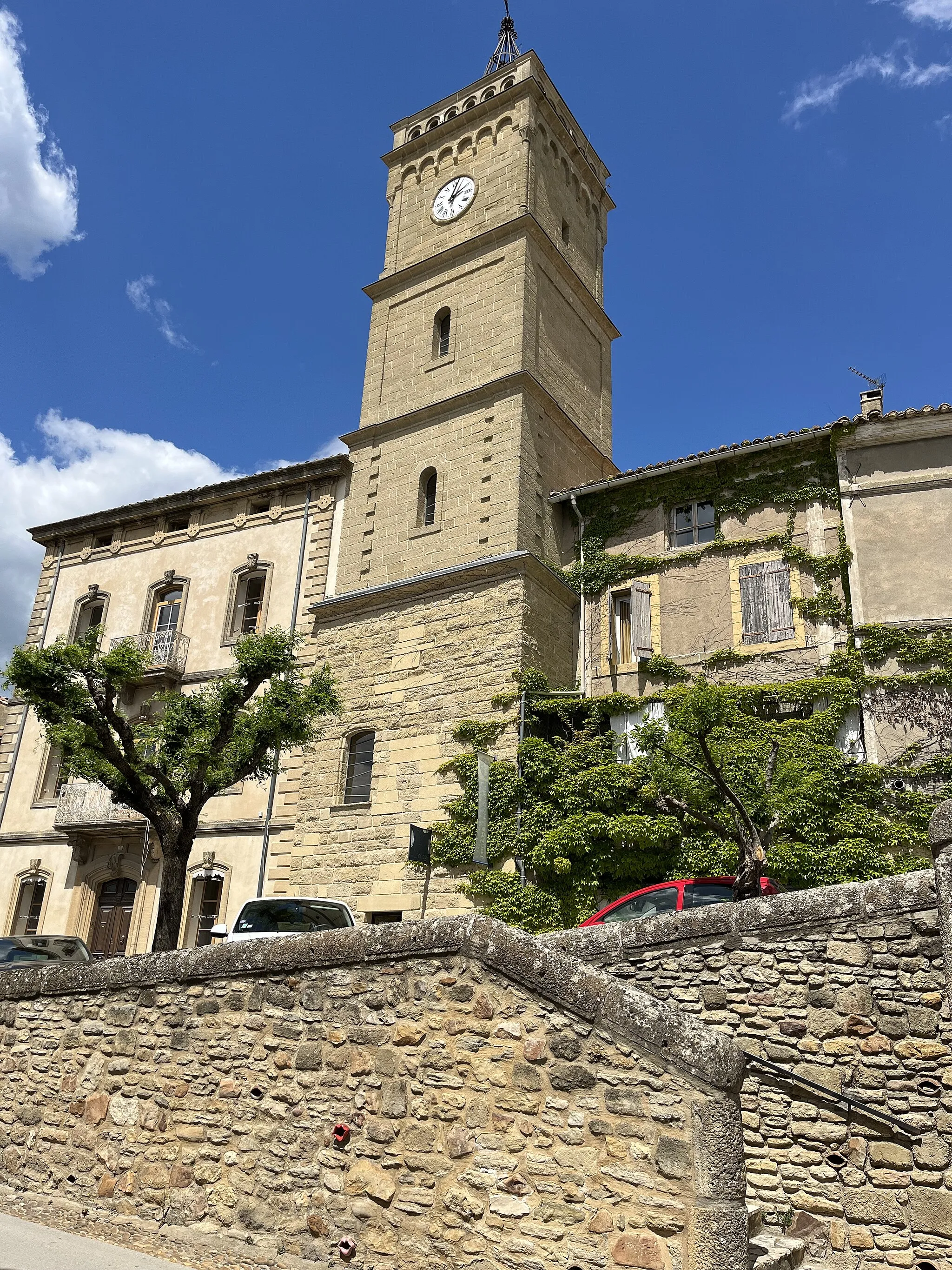 Photo showing: Saint-Quentin-la-Poterie - La tour de l'horloge.