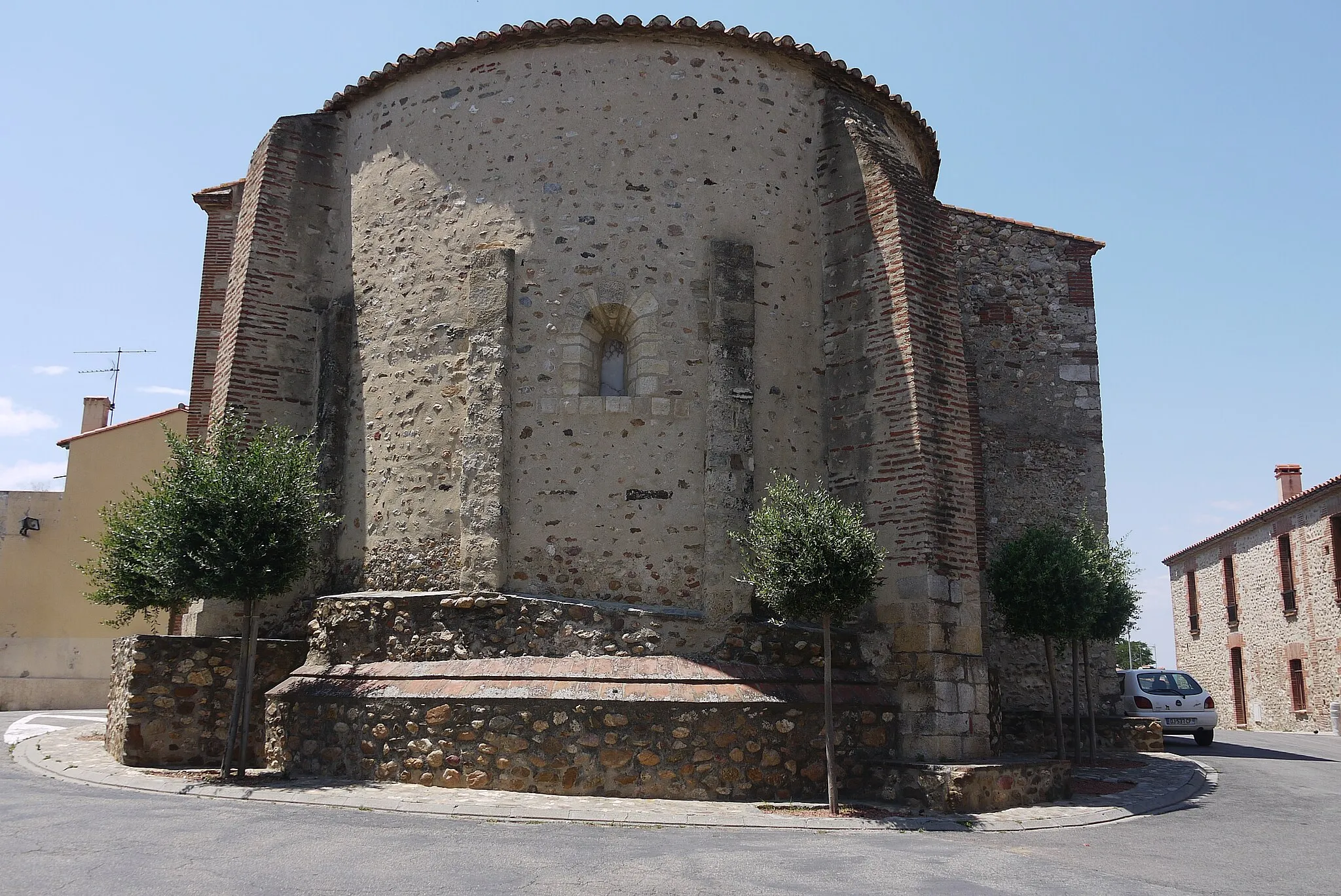 Photo showing: Abside de l'église Saint-Cyr-et-Sainte-Julitte de Canohès.