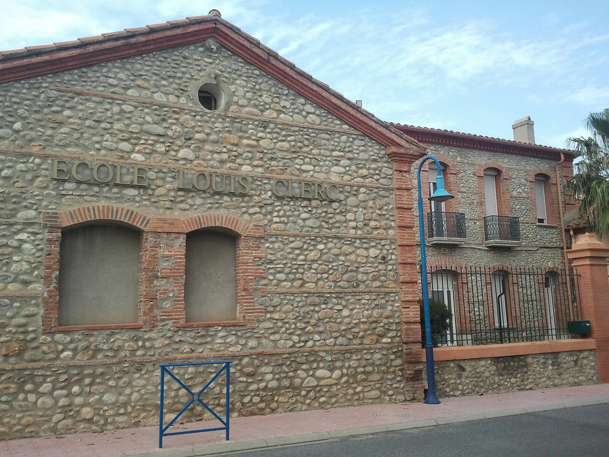 Photo showing: L'école élémentaire de Saint-Féliu-d'Avall