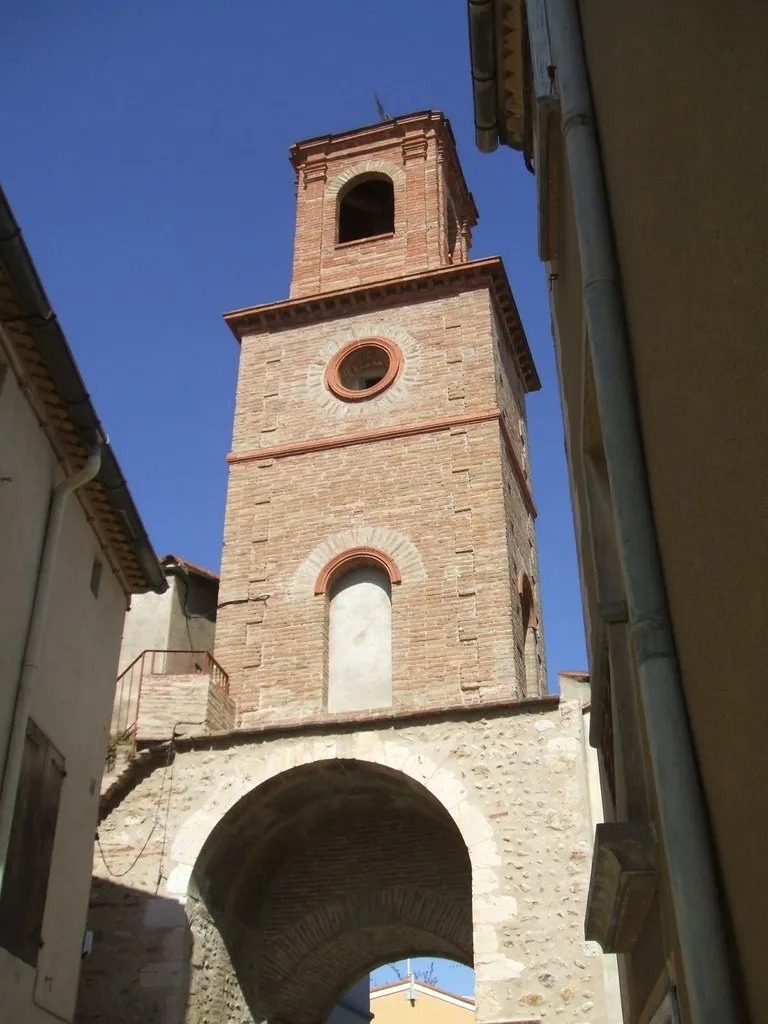 Photo showing: Sainte-Marie-la-Mer : Tour de l'Horloge (Clock tower), build on one of the gates of the medieval fortification wall