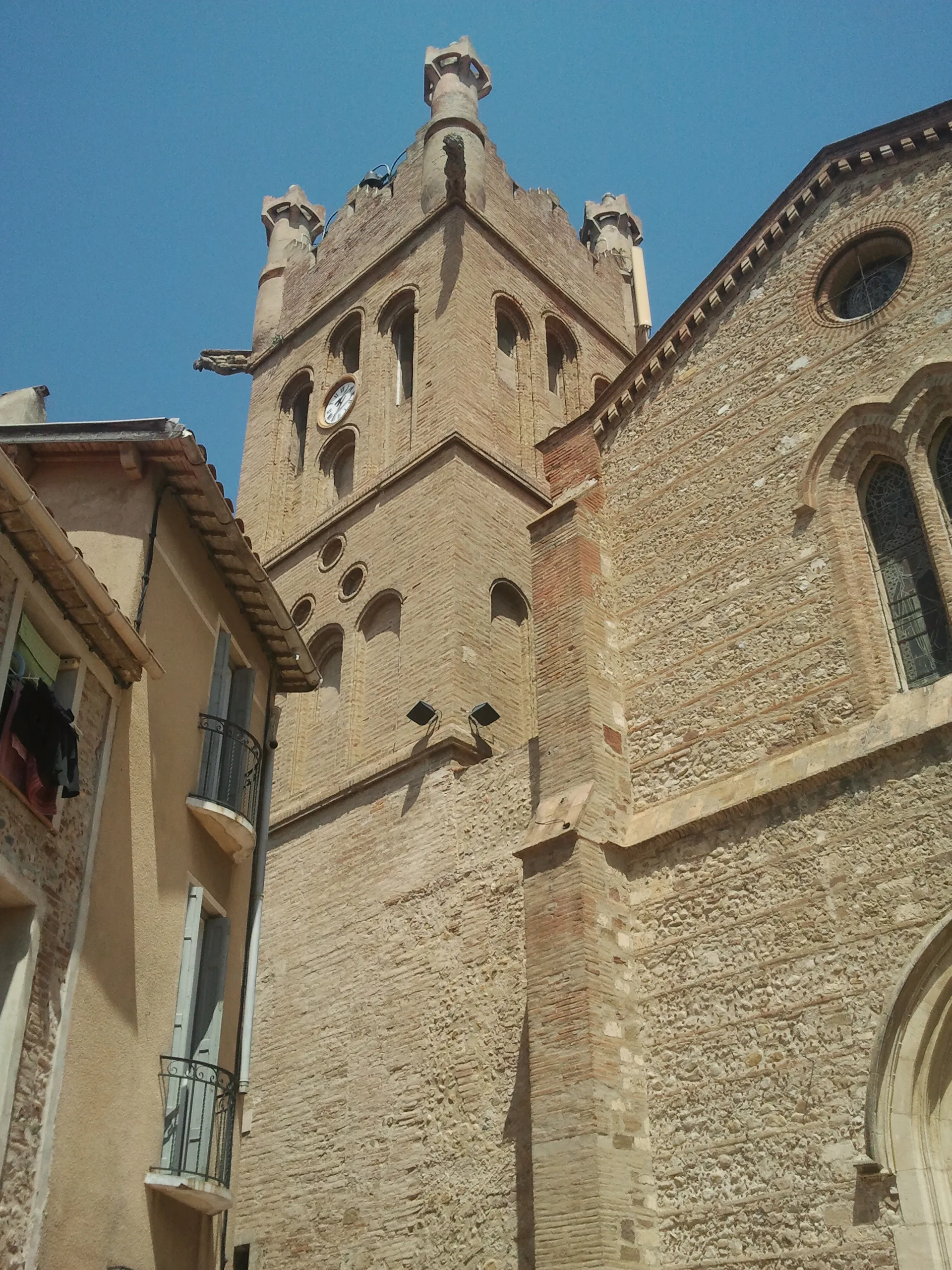 Photo showing: Clocher et façade ouest de l'église Saint-Marcel à Villelongue-de-la-Salanque