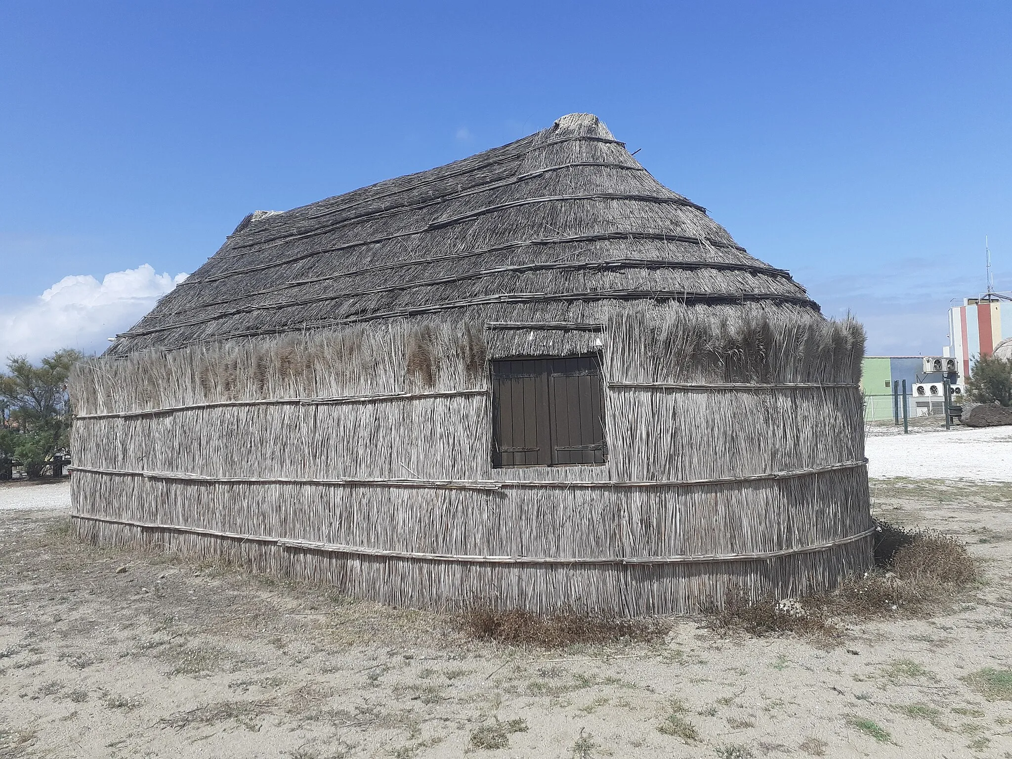 Photo showing: This is a hut restored from a traditional 19th century fishing village on the Mediterranean coast in Le Barcares, Catalonia, South of France.