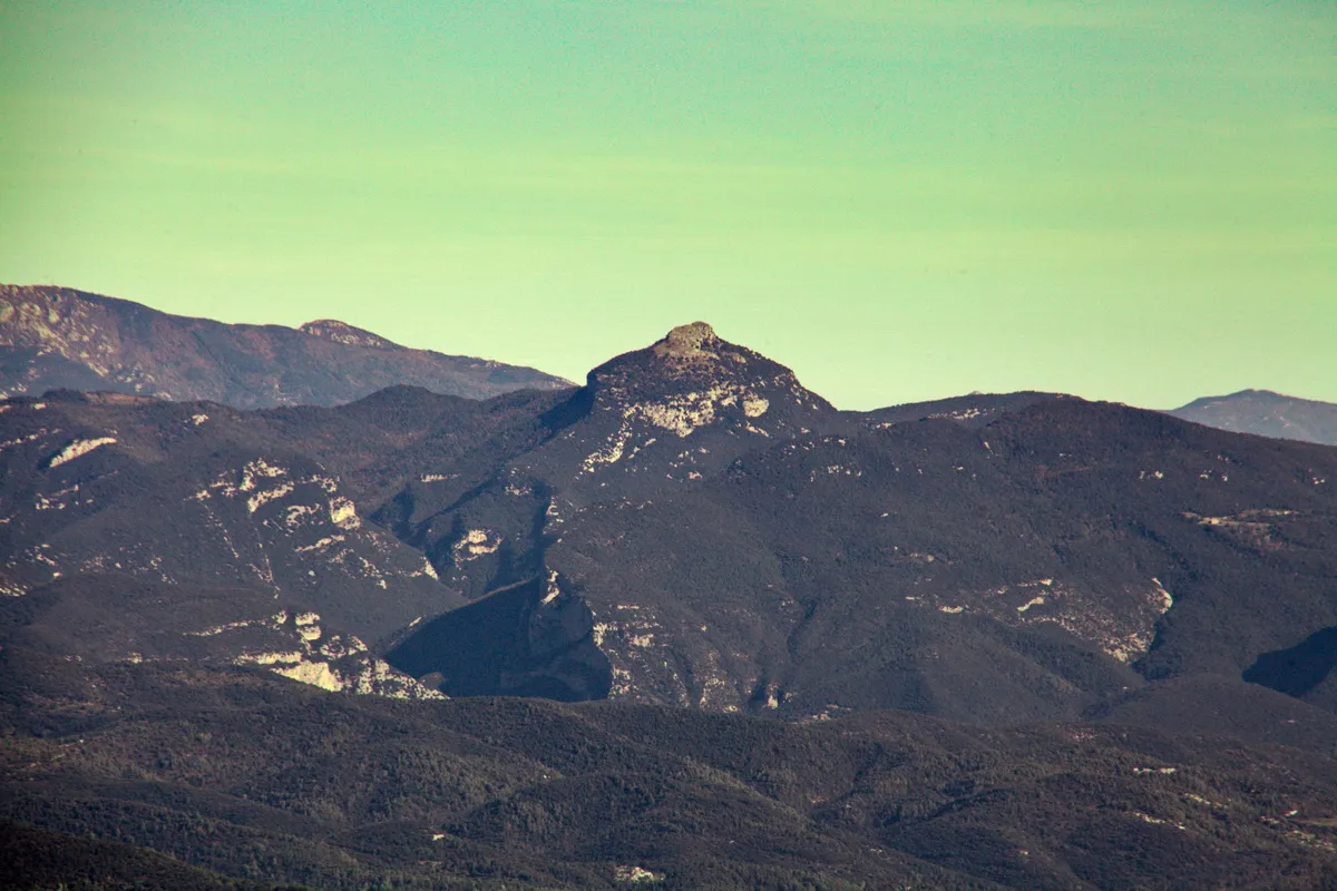 Photo showing: El Puig de Bassegoda vist des del Puigsacalm