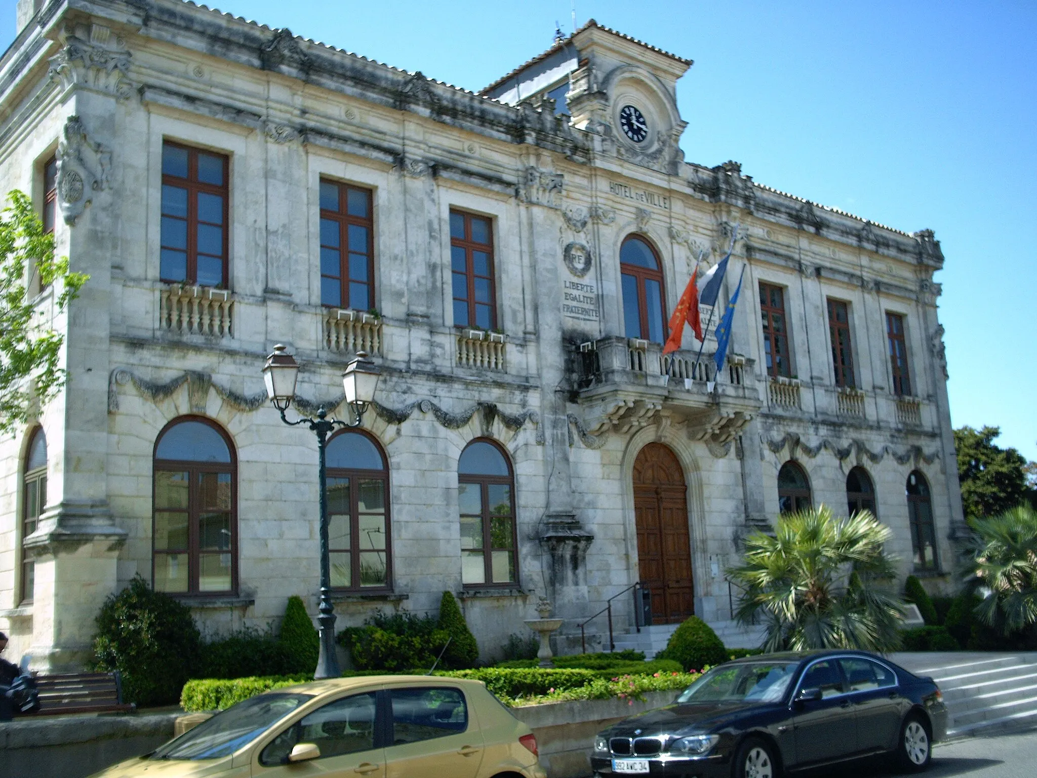 Photo showing: La mairie de Vauvert (Gard)