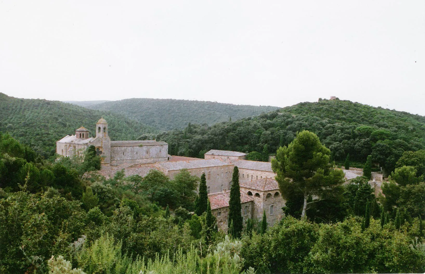 Photo showing: Abbaye Sainte-Marie de Fontfroide (Aude, région Languedoc-Roussilon, France - 2004)