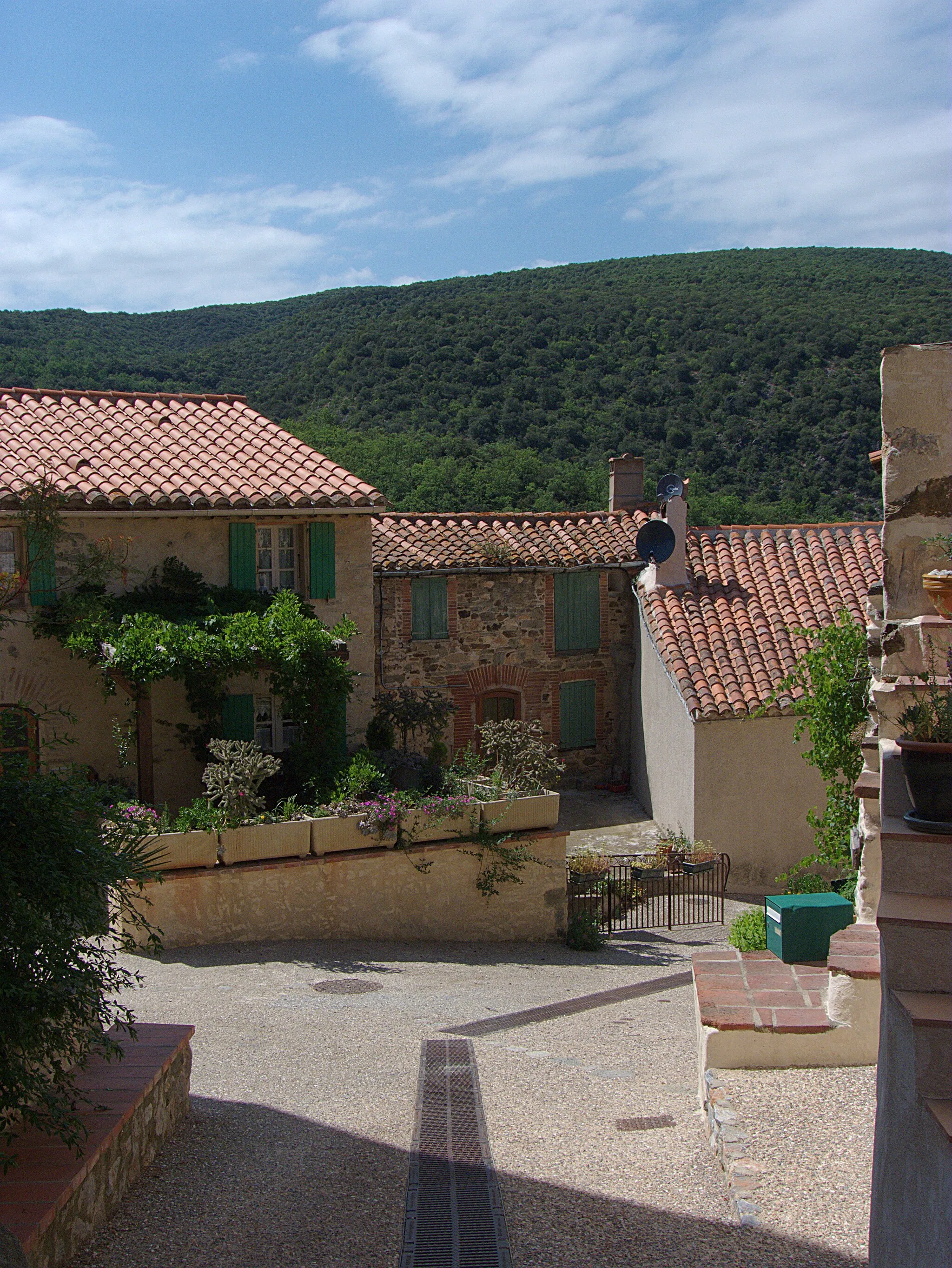 Photo showing: Rue, Calmeilles (Pyrénées-Orientales, Languedoc-Roussillon, France)