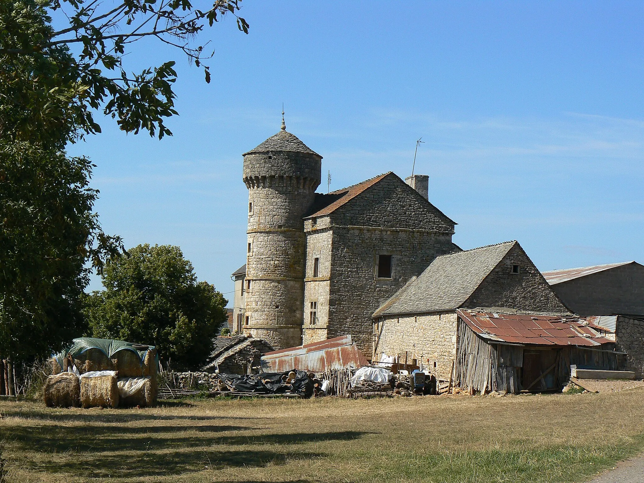 Photo showing: Ferme fortifiée du Choizal (commune de Balsièges) sur le causse de Sauveterre en Lozère (France)