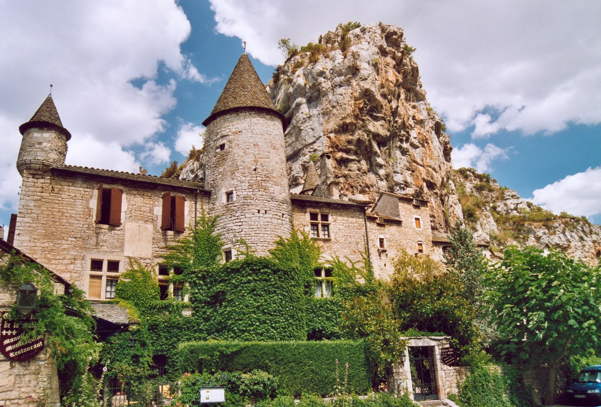 Photo showing: The castle Manoir de Montesquiou in La Malène in the département Lozère in France was built in the 15th century.