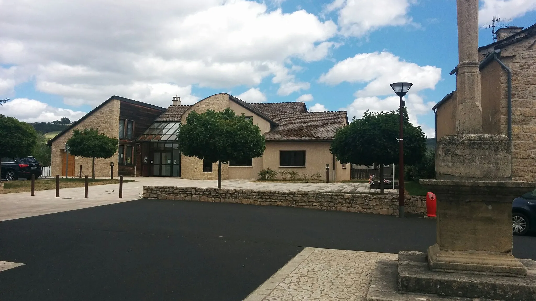 Photo showing: La mairie de Montrodat