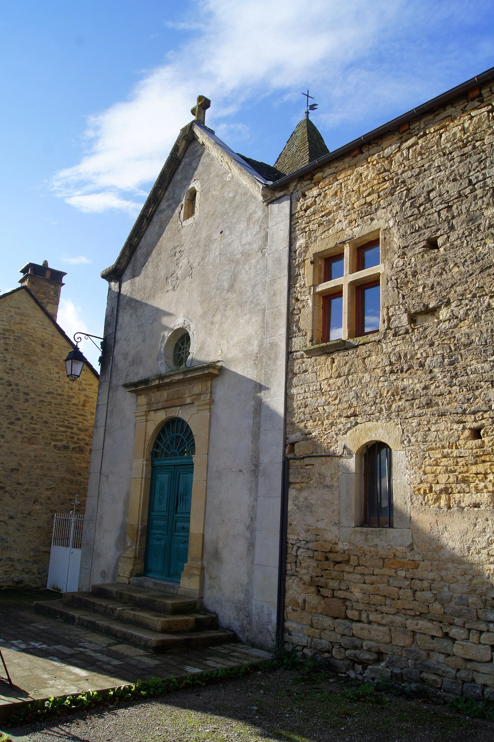 Photo showing: Entrée de l’Église St Jean Baptiste de Palhers