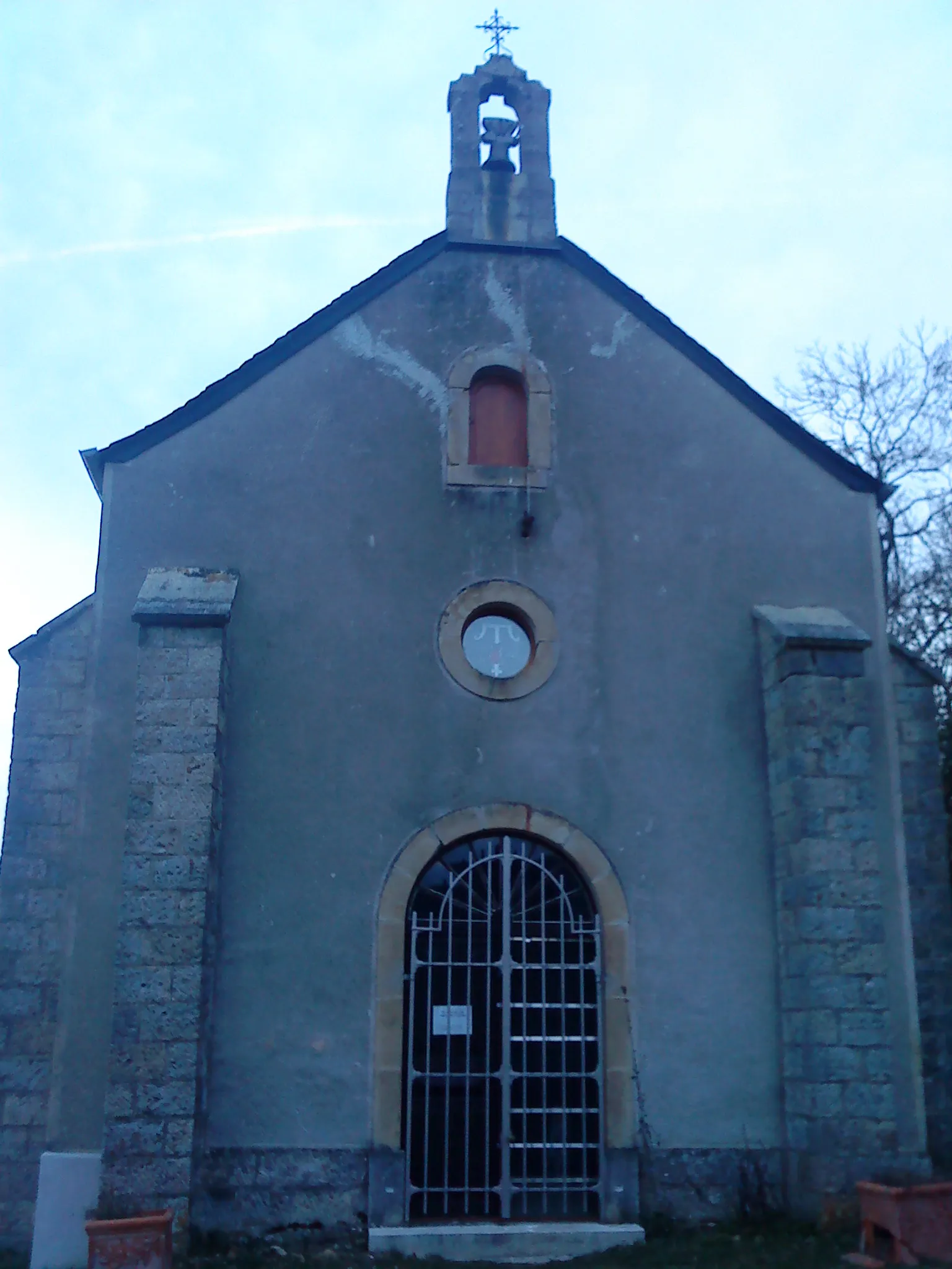 Photo showing: chapelle Sainte-Thècle, à proximité du villages des Bories, commune de Saint-Bonnet-de-Chirac (Lozère, France)