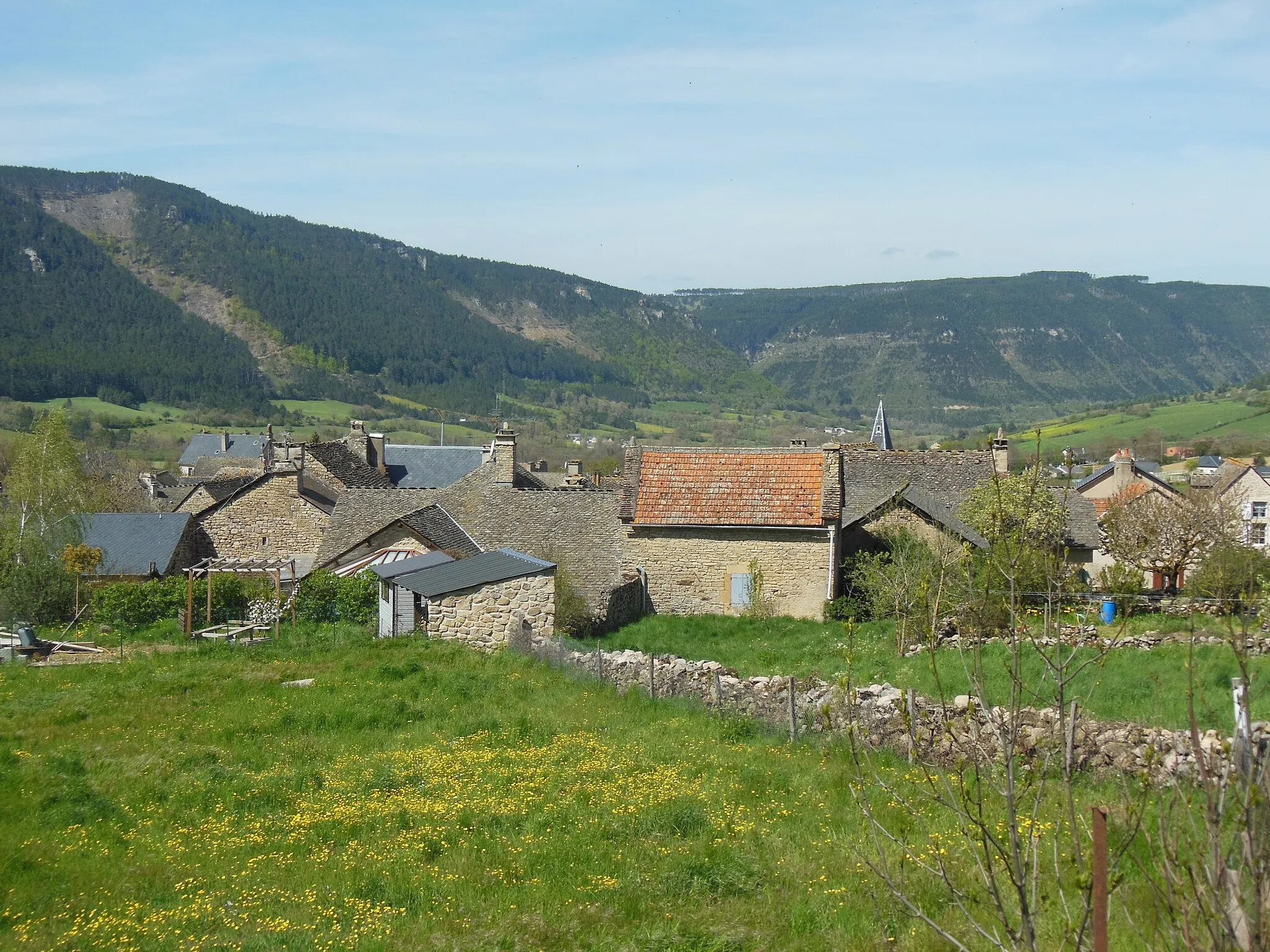 Photo showing: Saint-Étienne-du-Valdonnez