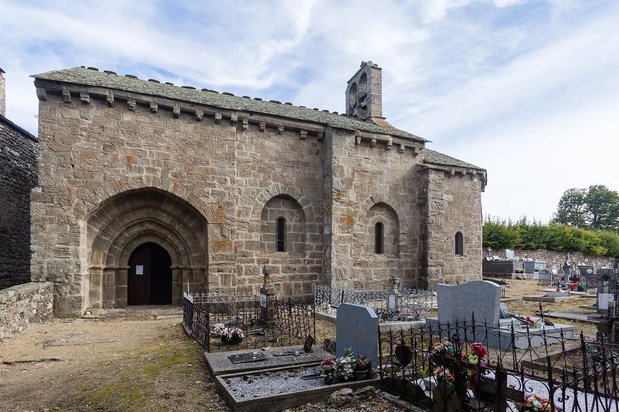 Photo showing: Église Saint-Frézal de Saint-Frézal-d'Albuges (France).