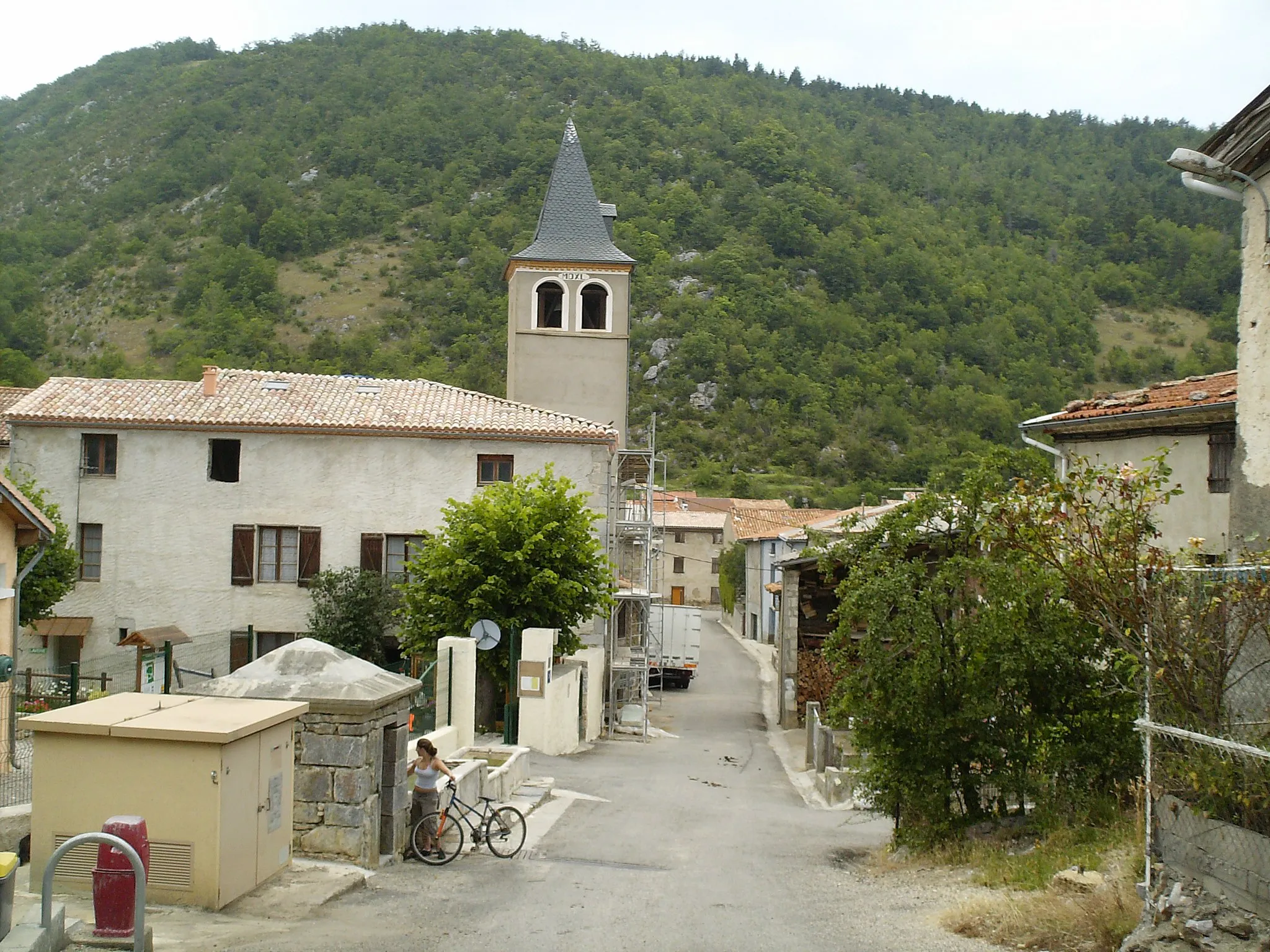 Photo showing: L'église du village de Roquefeuil dans l'Aude