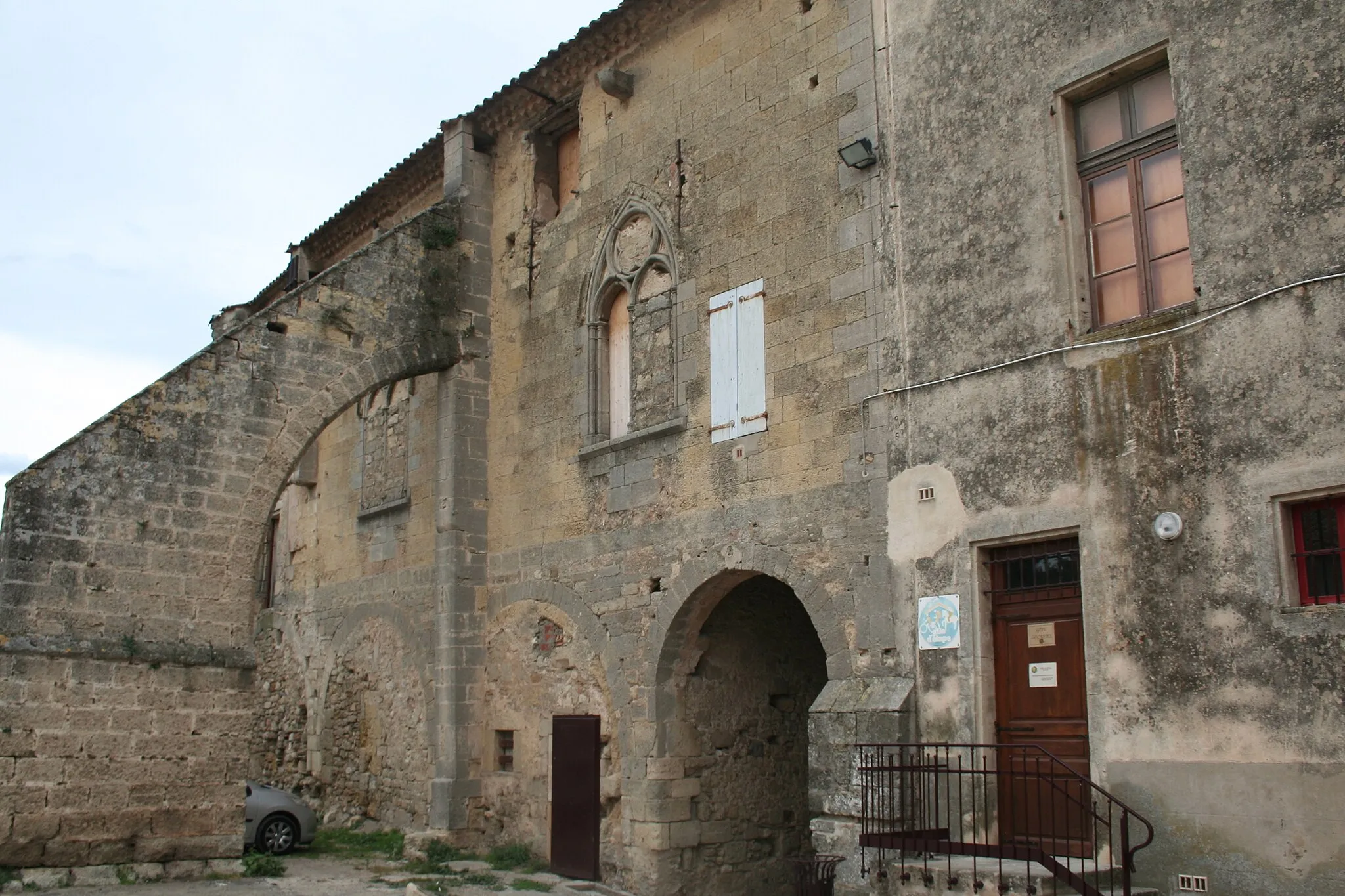 Photo showing: Capestang (Hérault) - Château des archevêques de Narbonne, façade intérieure