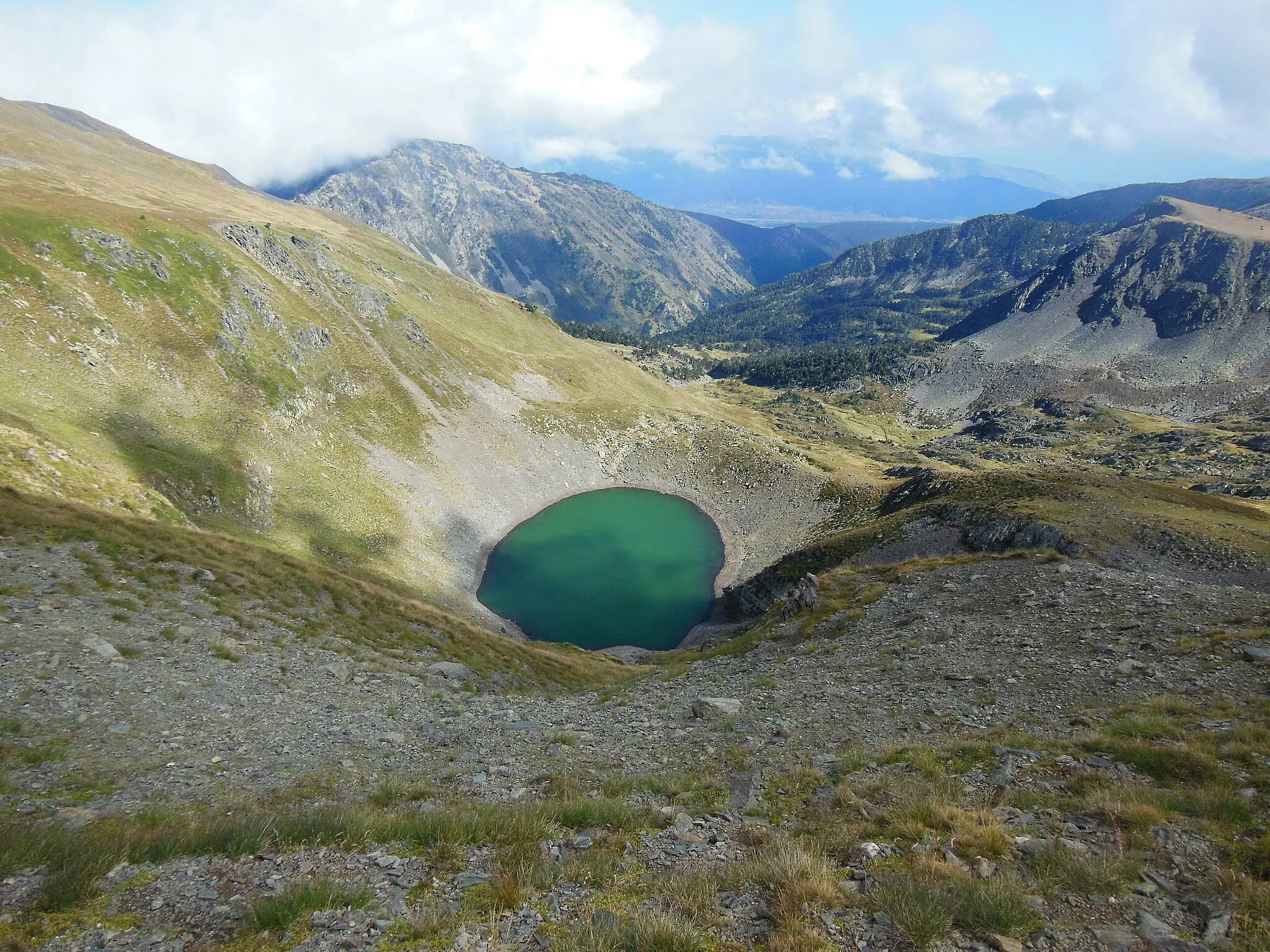 Photo showing: Estany del Diable (altitude 2 350 m), et la vallée de Peyra (ou Peira) Escrita, commune de Formiguères, Capcir (Pyrénées-Orientales, 66).
