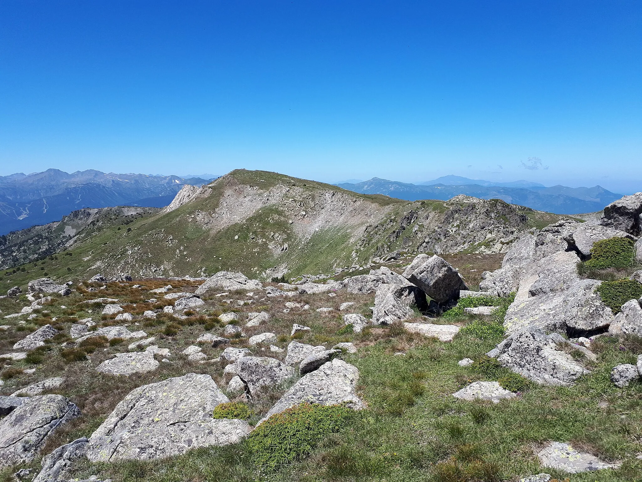 Photo showing: Le Madres, altitude 2469m, vu du roc Negre (Pyrénées-Orientales)