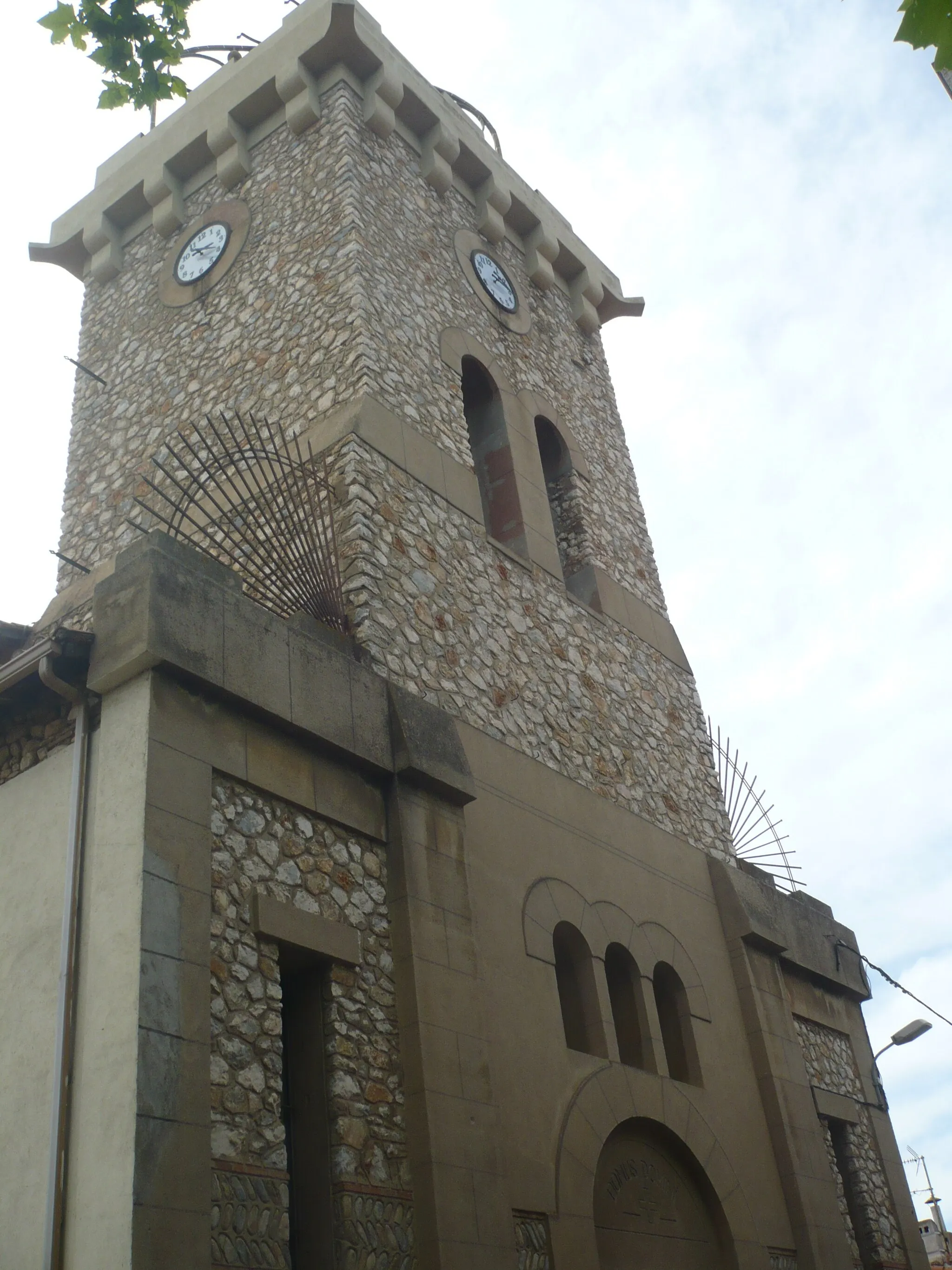 Photo showing: L'église Saint-Pierre à Théza