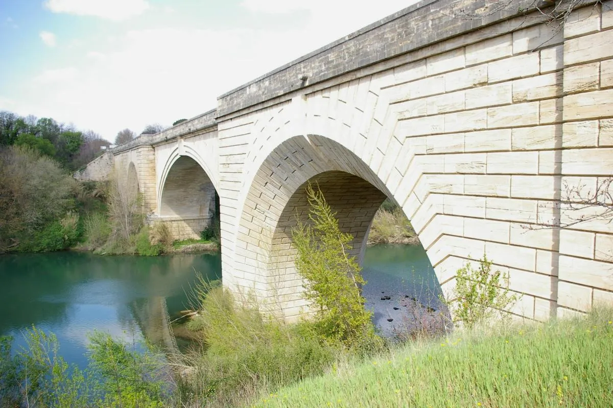 Photo showing: Gignac Bridge, Gignac, France.