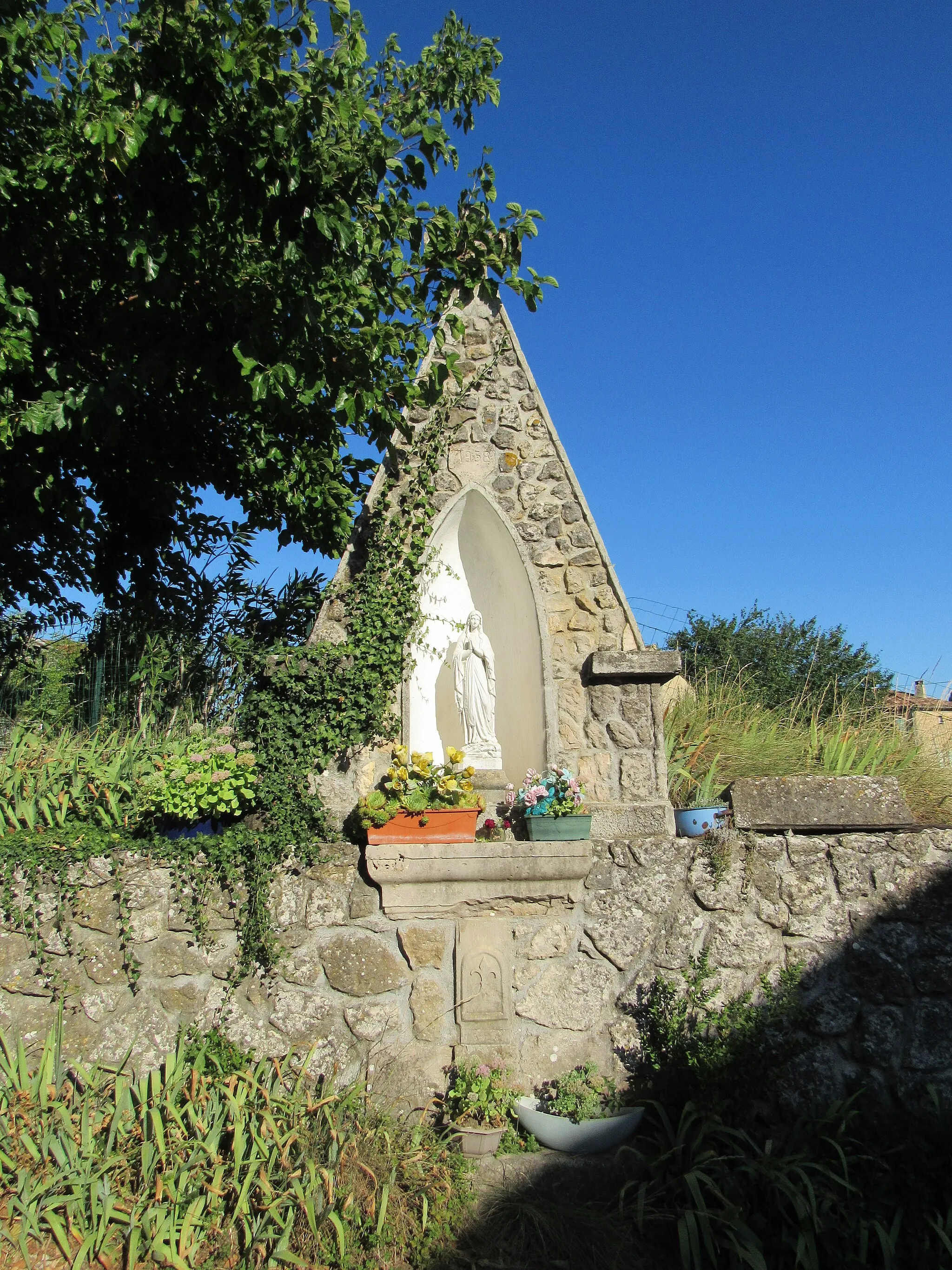 Photo showing: Oratoire au hameau de Brujas