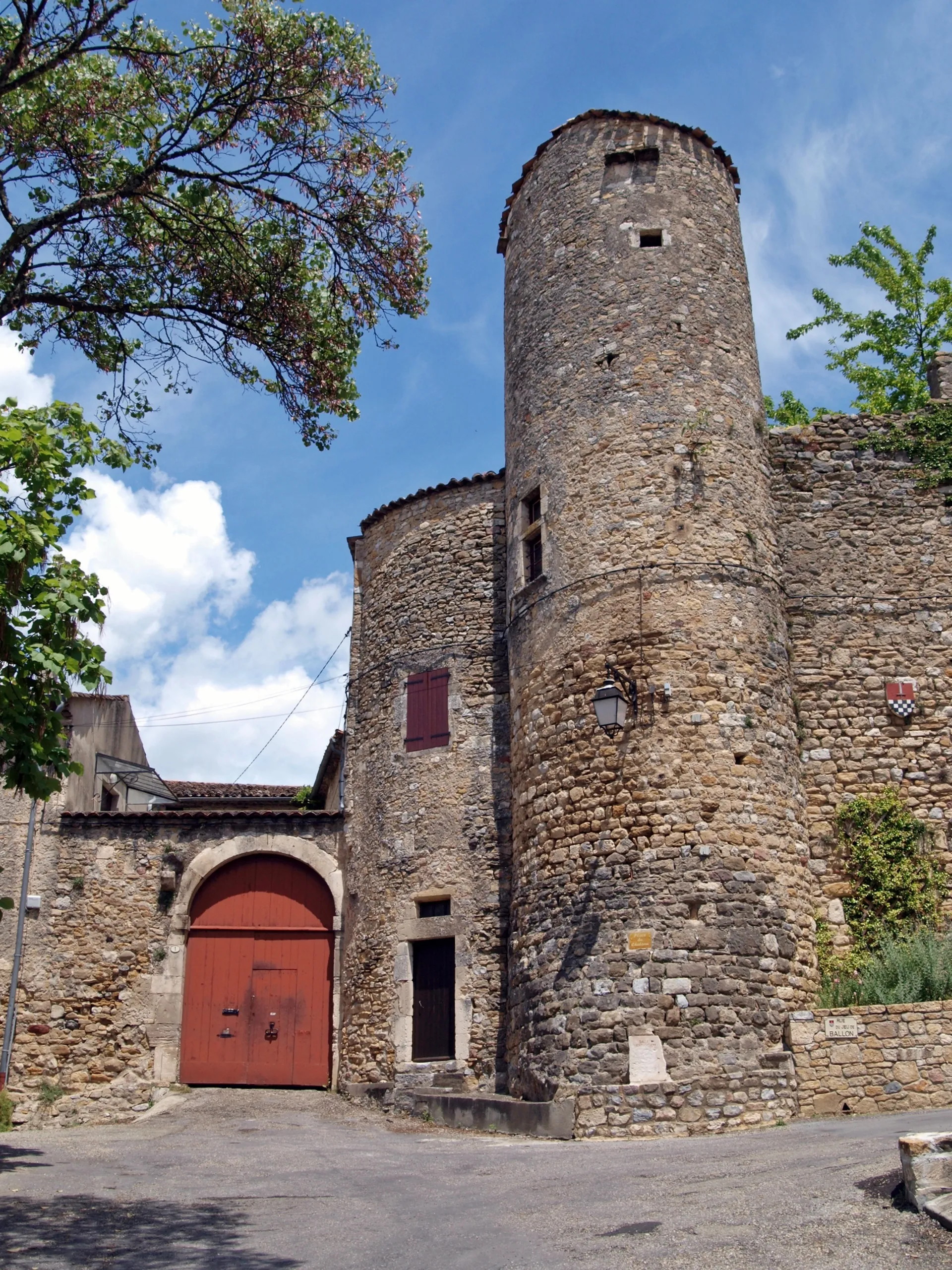 Photo showing: Château de Salavas
