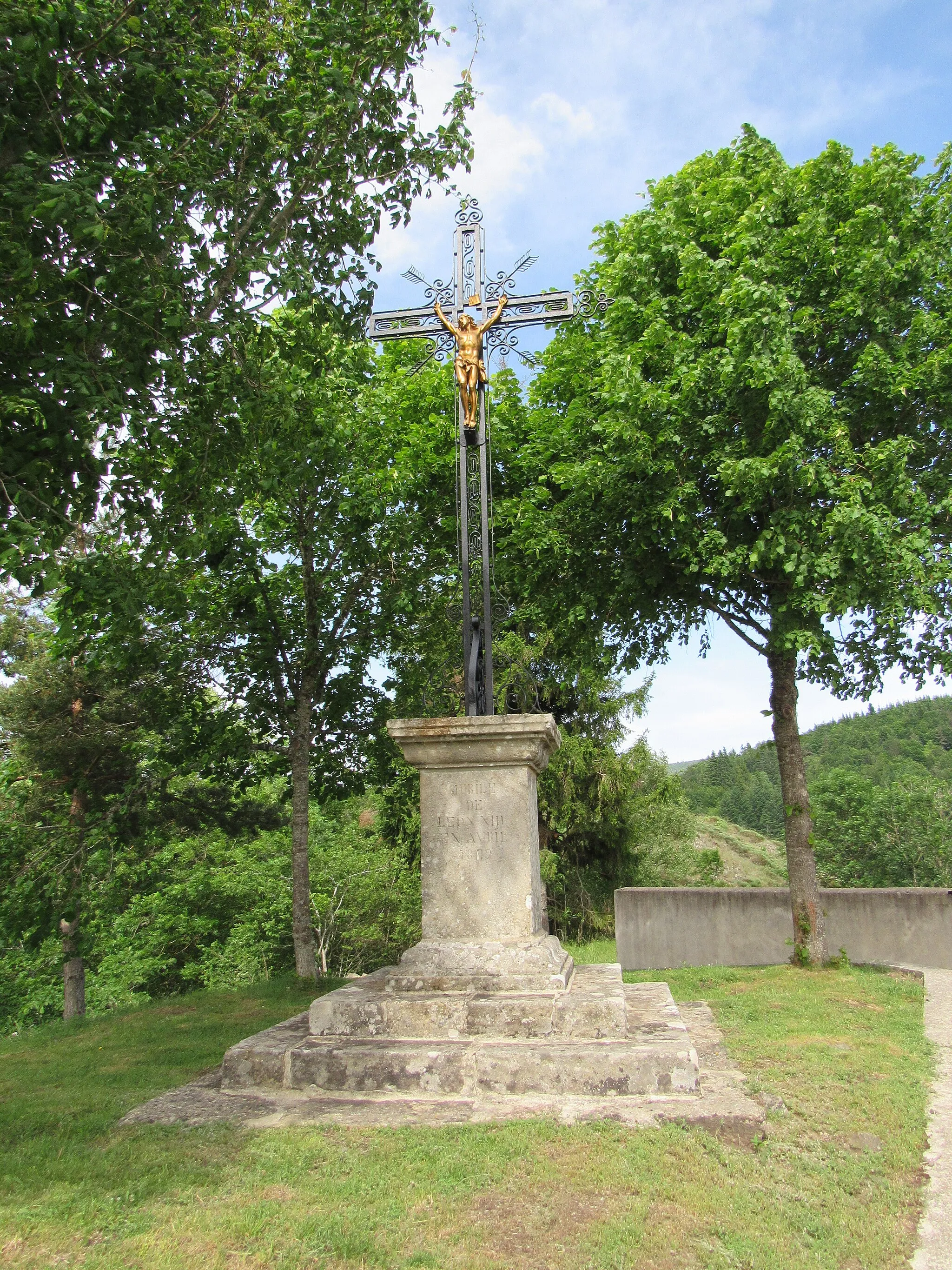 Photo showing: Croix érigée pour le jubilé de Léon XIII en 1879