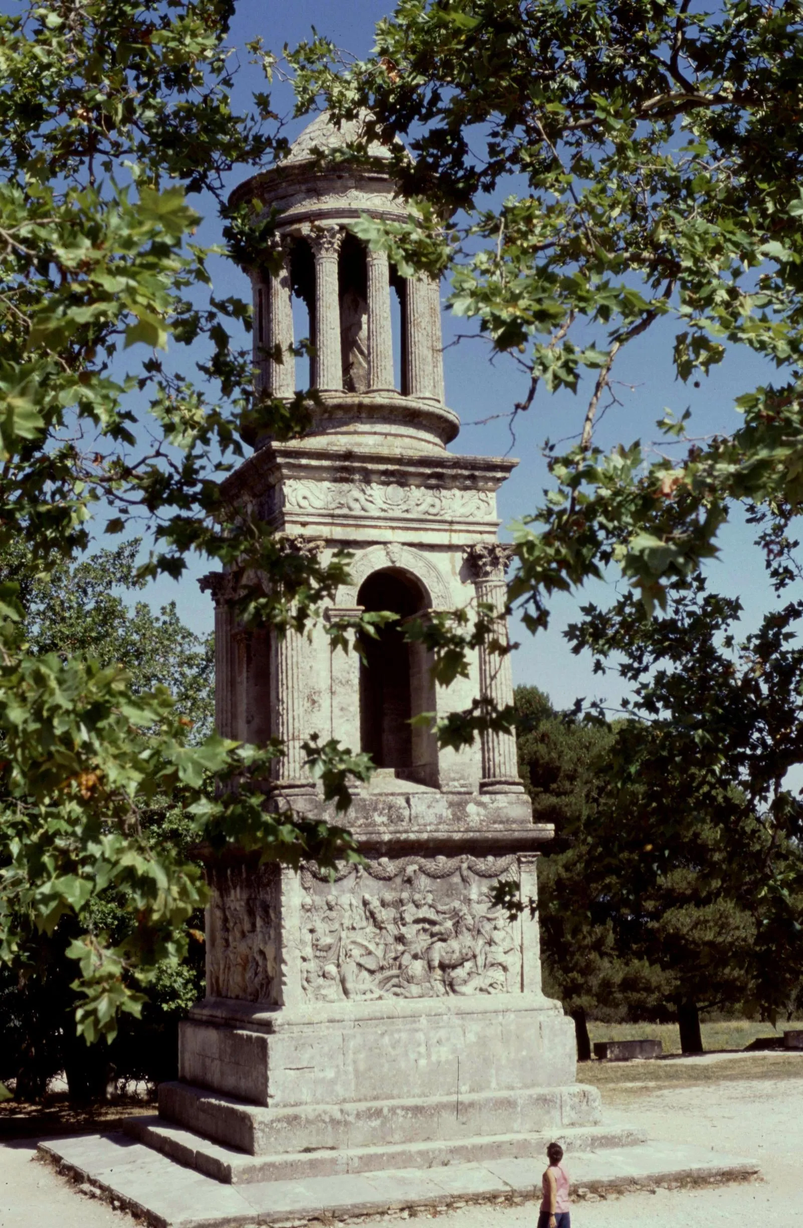 Photo showing: Bouches-Du-Rhone Saint-Remy-De-Provence Les Antiques Mausolee Des Julii