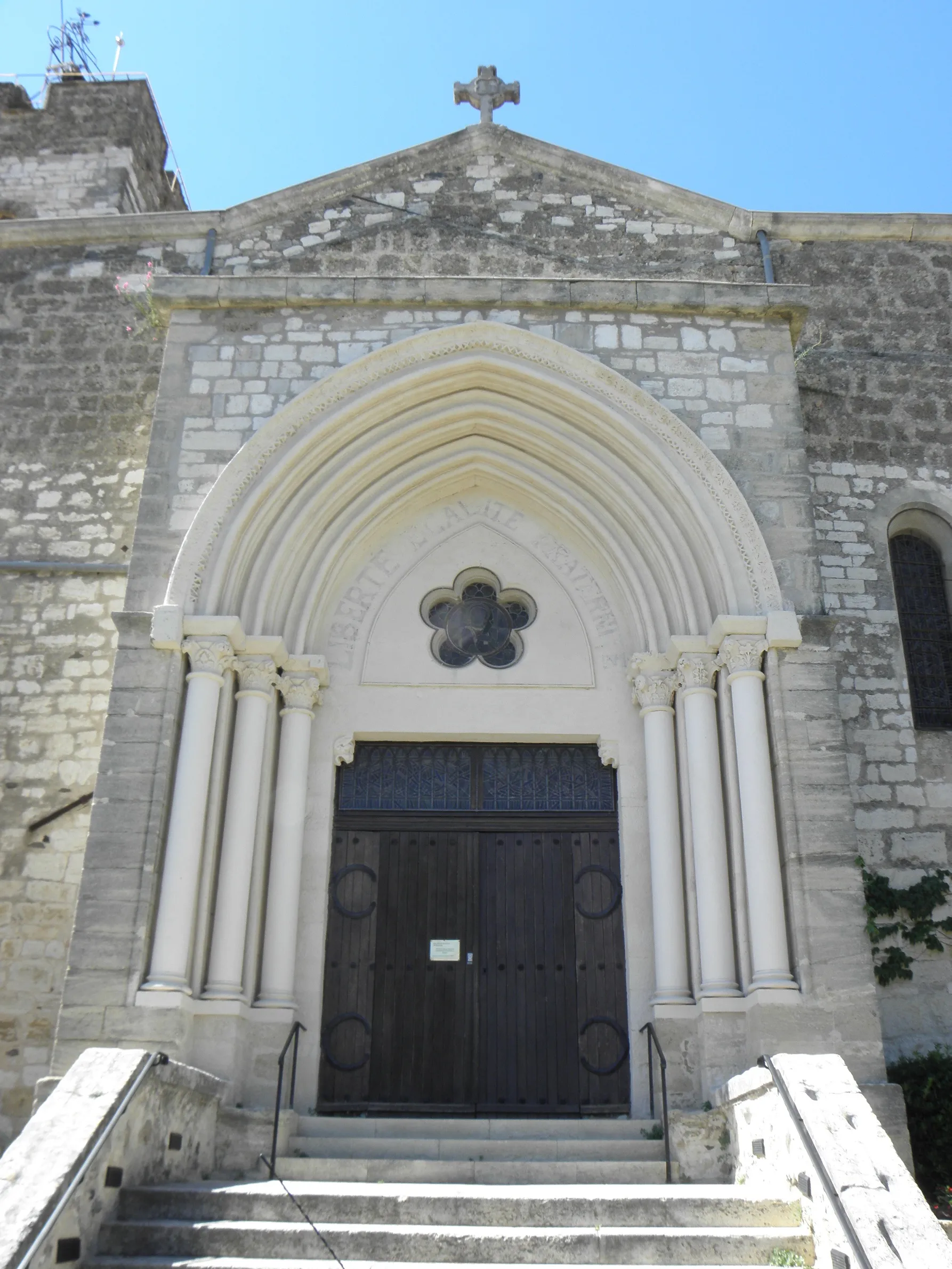 Photo showing: Église Saint-Étienne de Montferrier-sur-Lez (34). Portail sud.