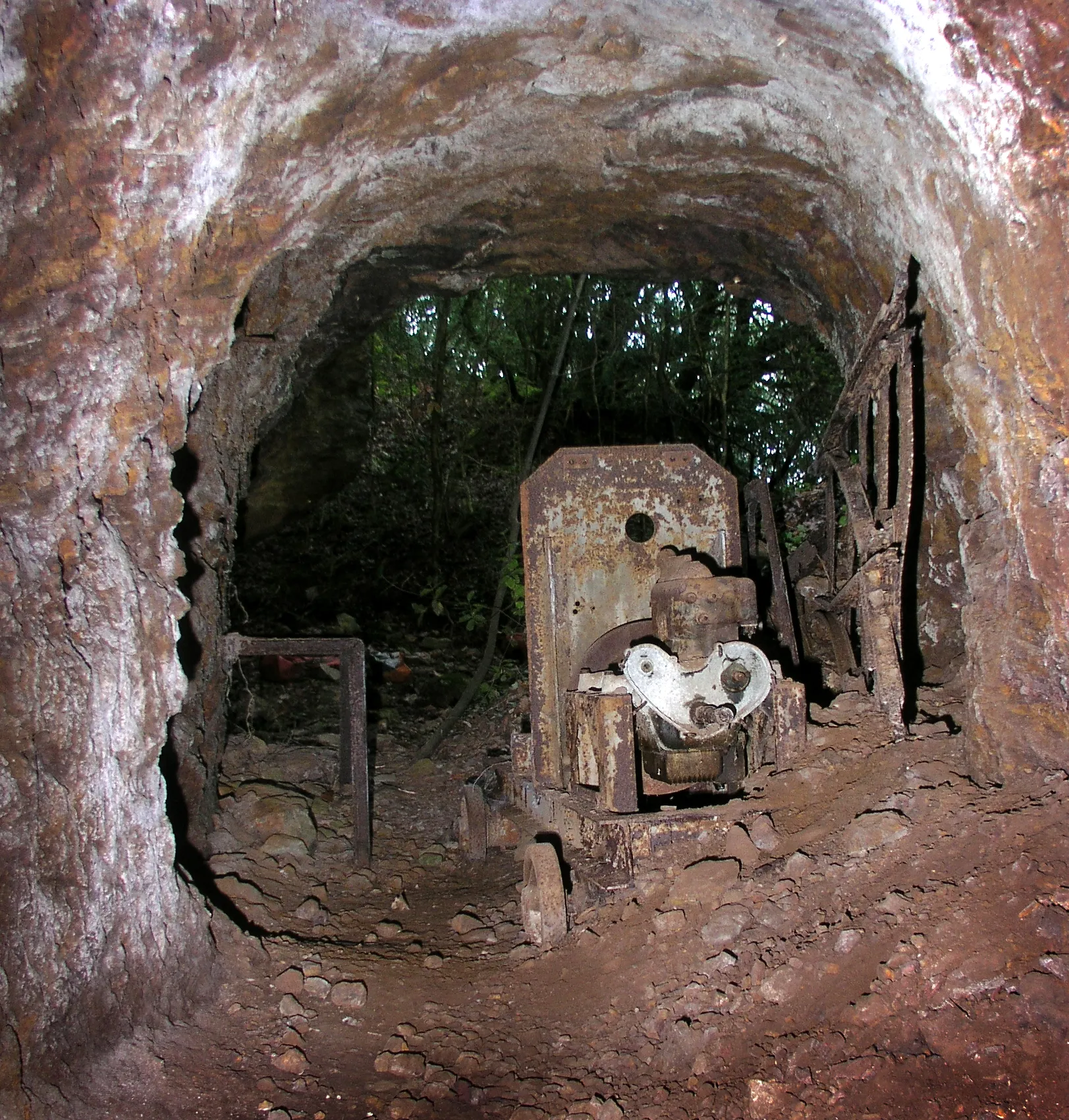 Photo showing: Galerie d'entrée d'une mine de fer à Cabrespine, Aude, France.