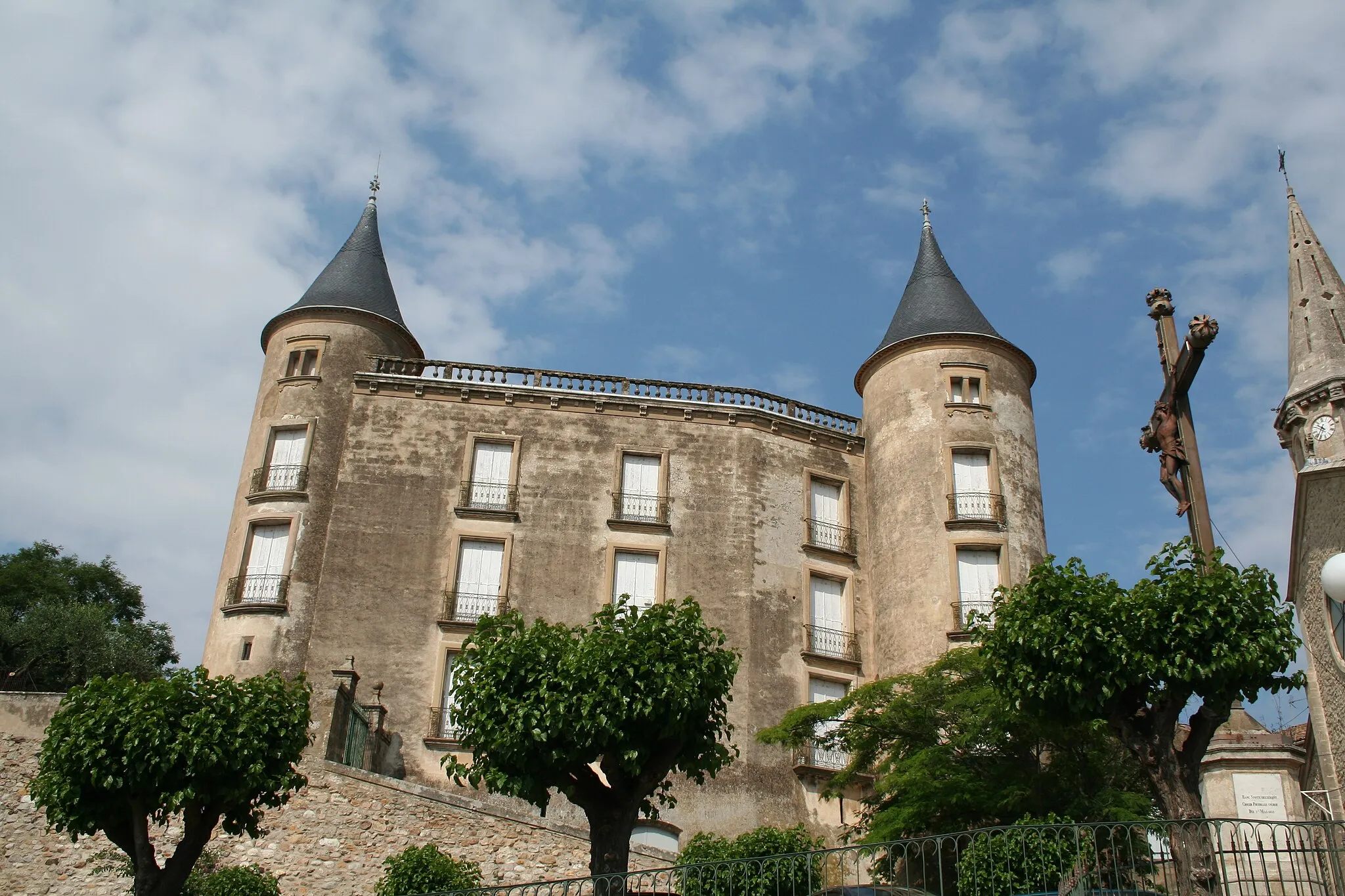 Photo showing: Pouzolles (Hérault) - château.