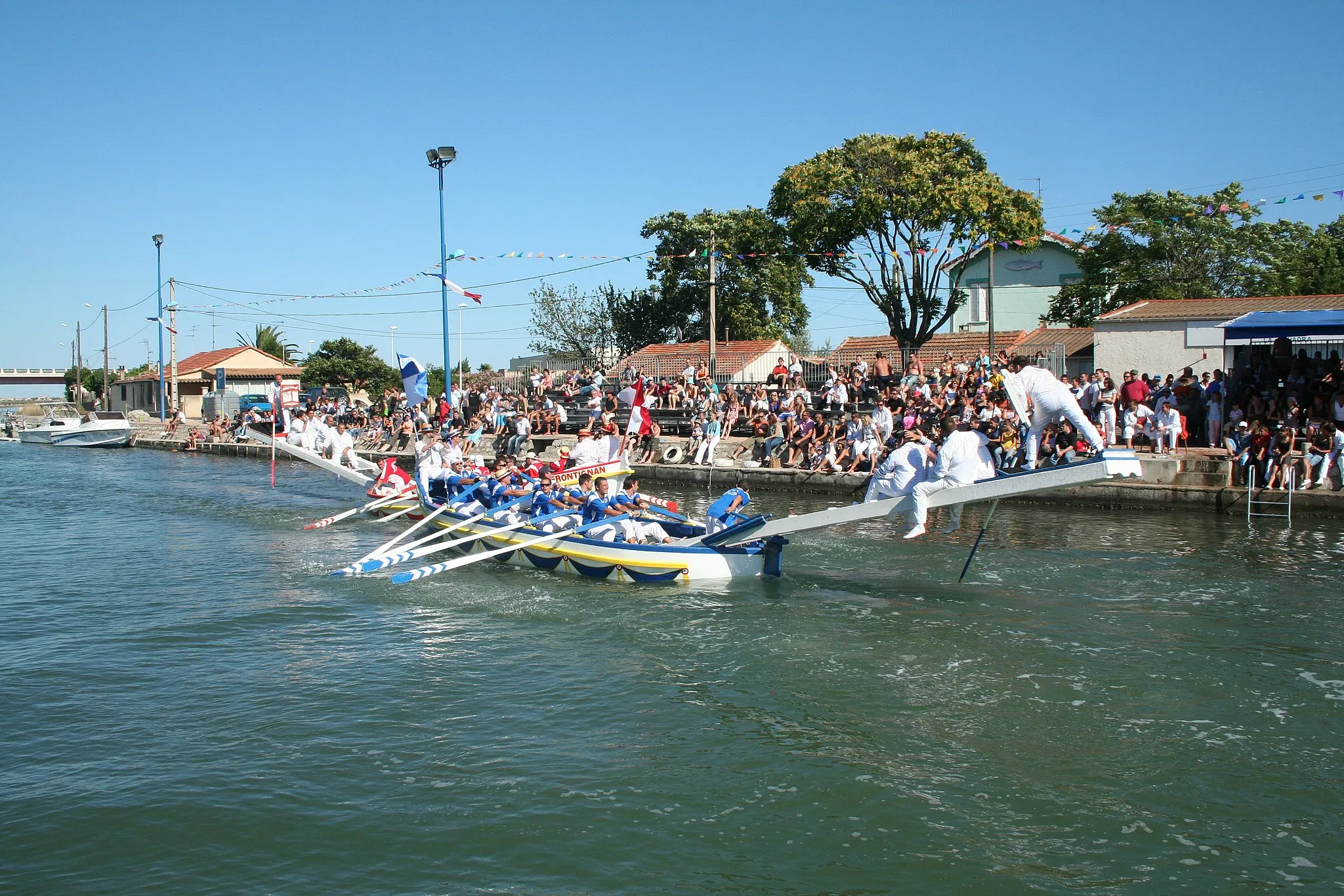 Photo showing: Frontignan (Hérault) - tournoi de joutes 2008.