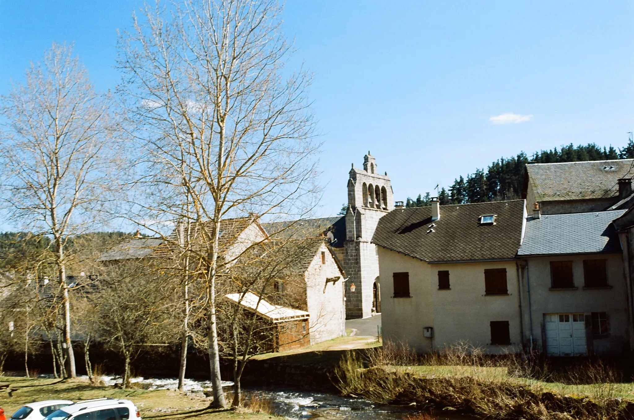 Photo showing: Église et village de Rimeize (Gévaudan)