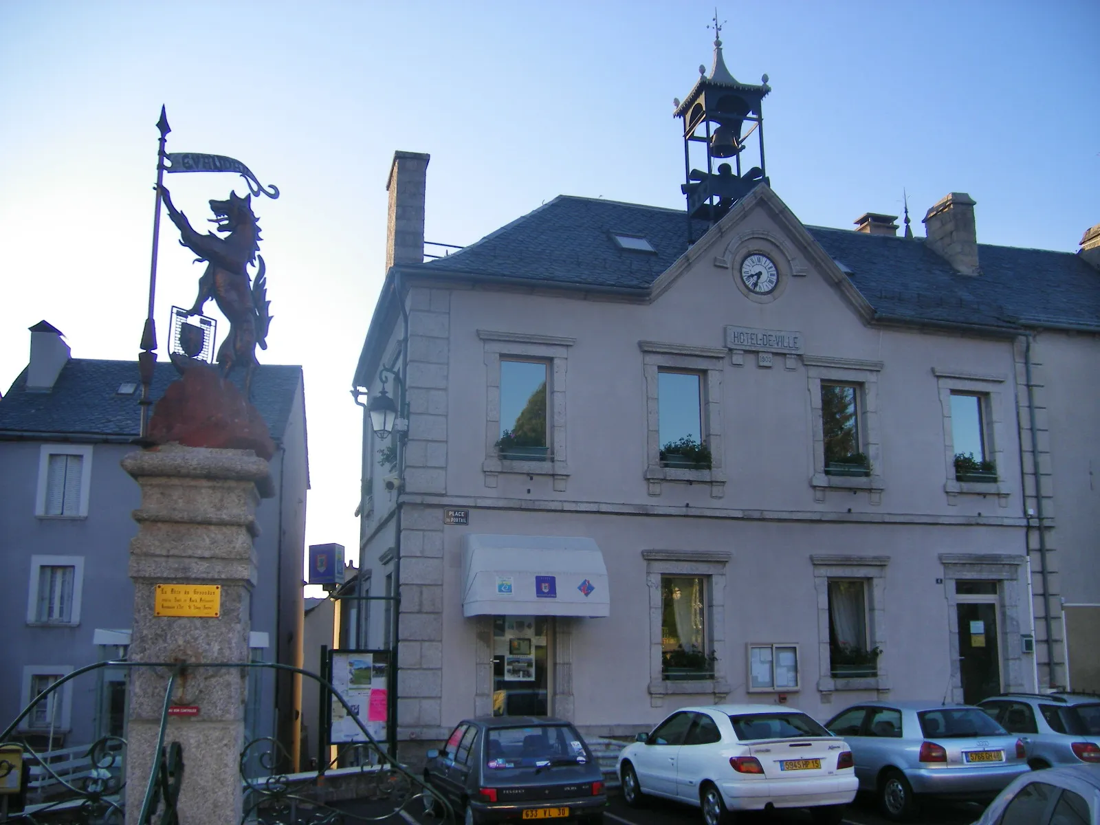 Photo showing: Aumont-Aubrac - the town hall and the fountain featuring the Beast of Gévaudan