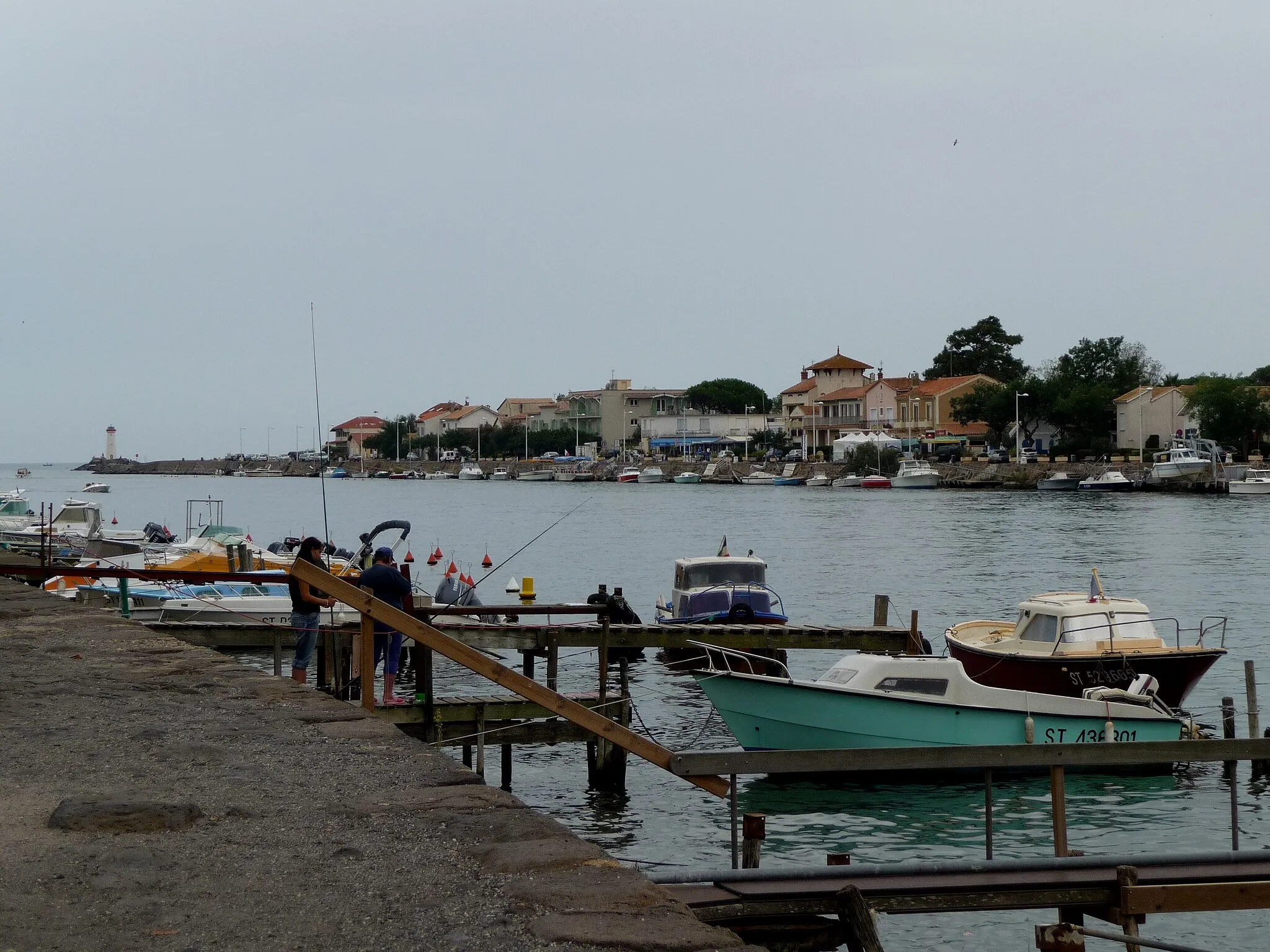 Photo showing: La Tamarissière, commune d'Agde (Hérault, France), vue de la rive opposée de l'Hérault