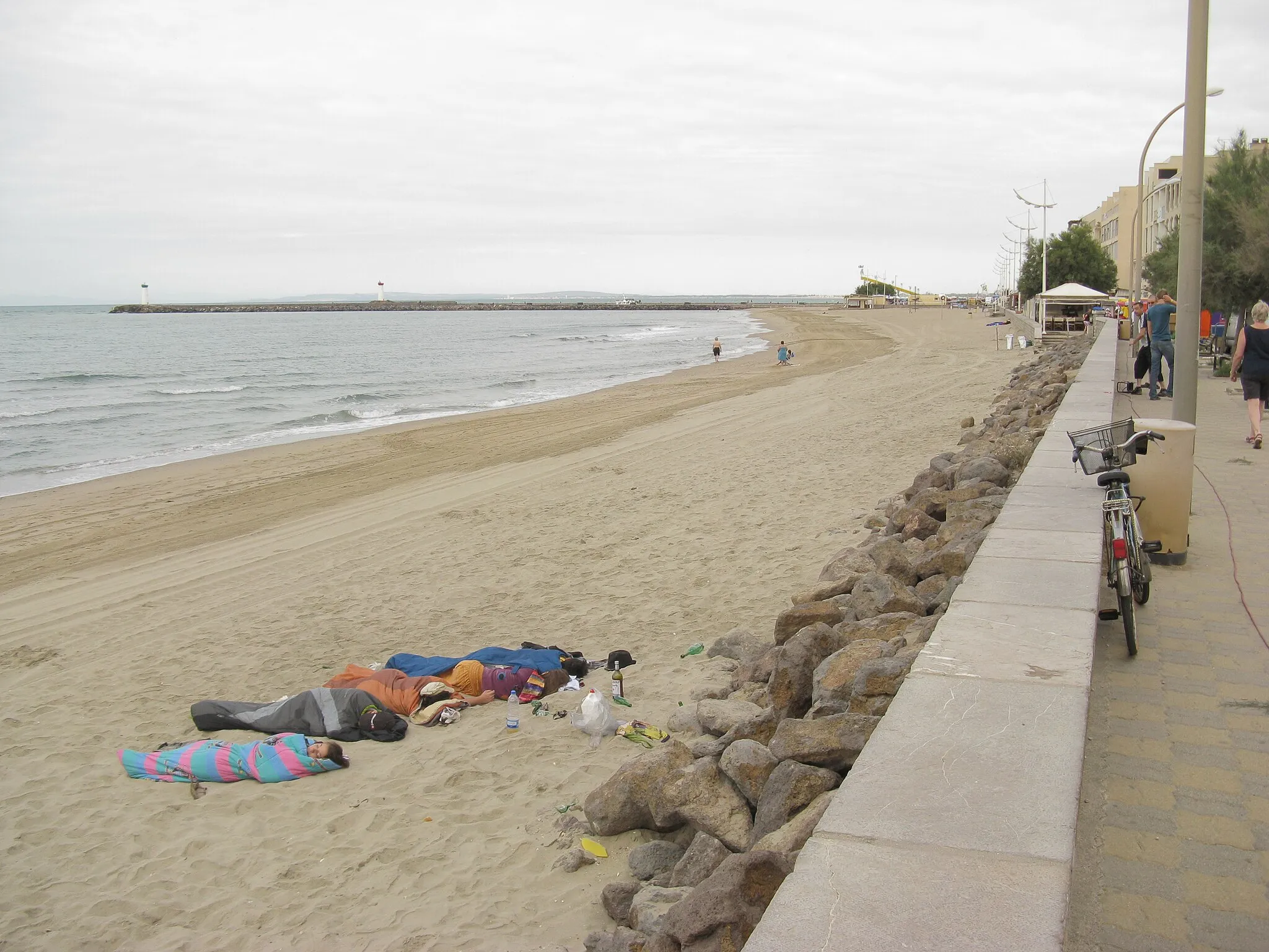 Photo showing: Beach and pier at Le Grau d'Agde.