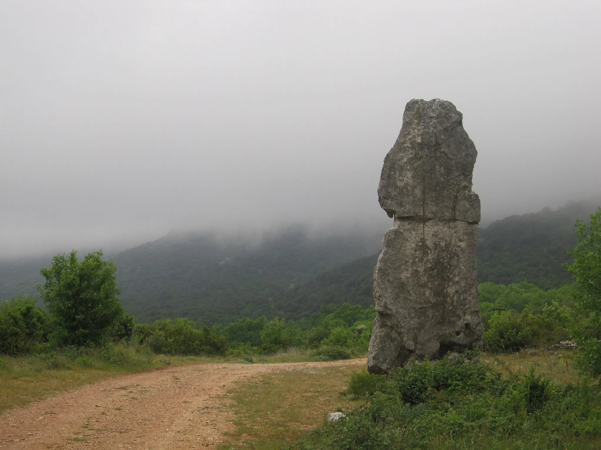 Photo showing: "Megalith of Lacam of the Lavagnes" located in the municipality of Saint-Guilhem-le-Désert (Hérault - France).