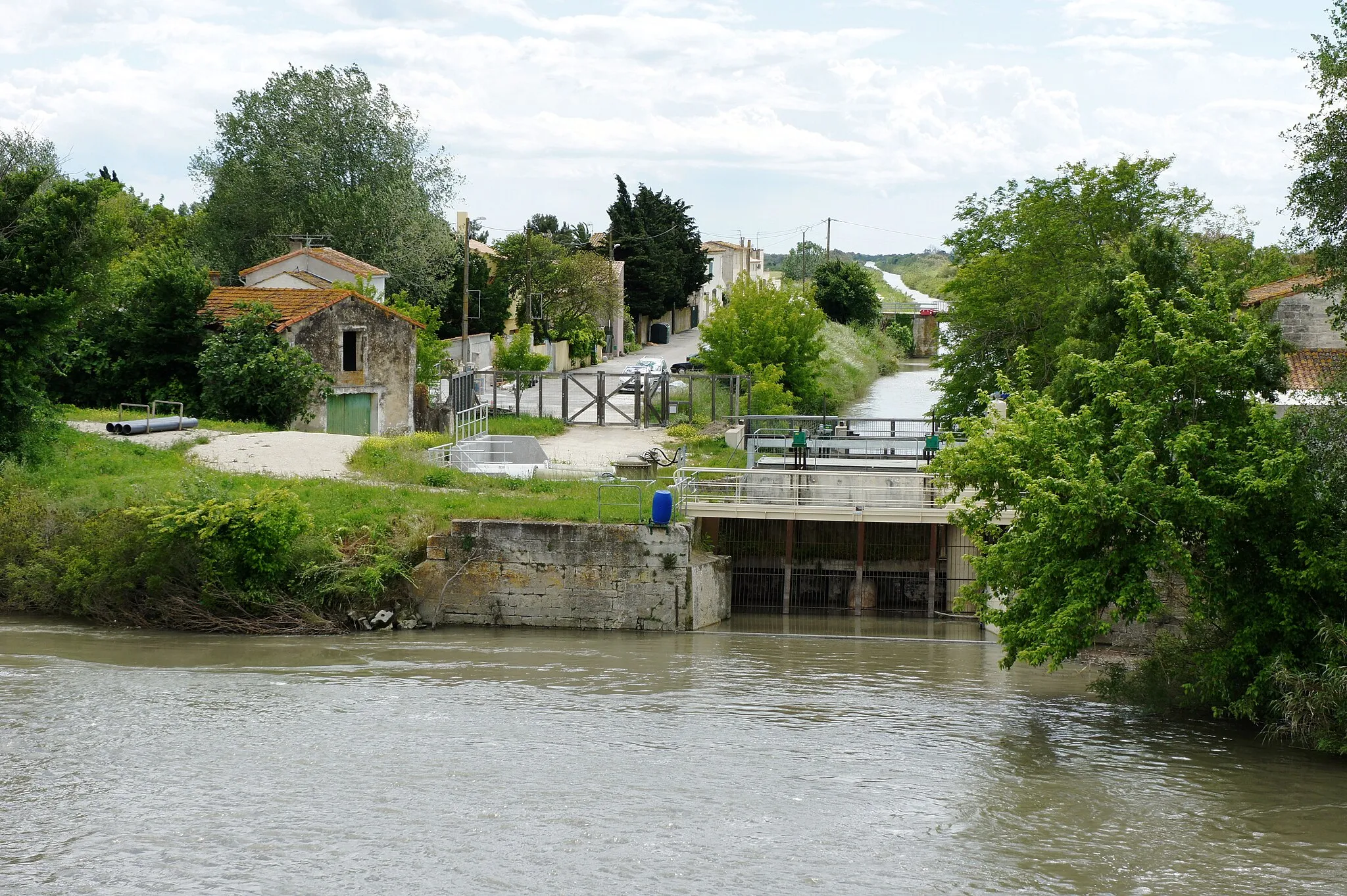 Photo showing: Die kleine Rhone, Blick von der Brücke bei Sylvéréal in Richtung Westen.