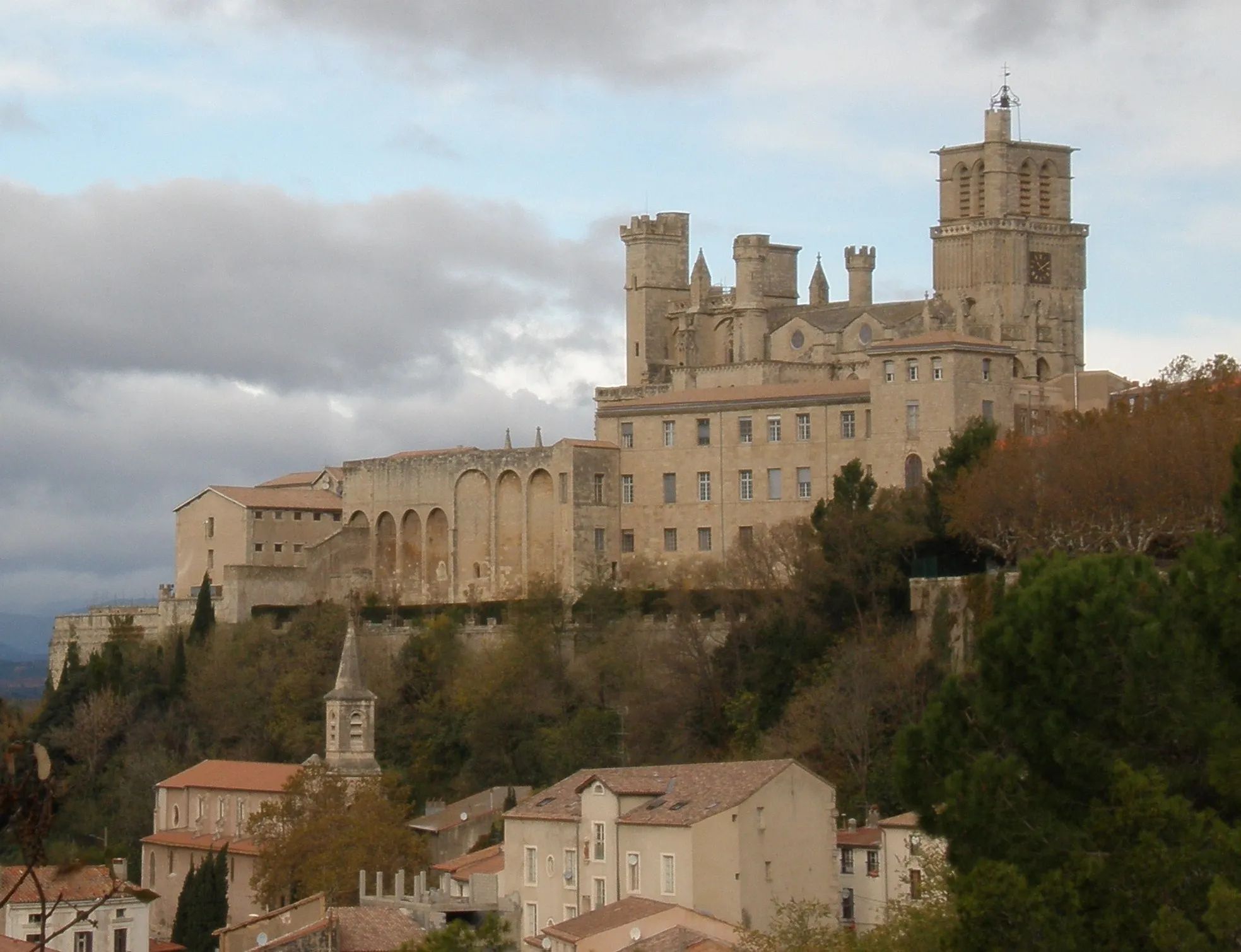 Photo showing: La cathédrale Saint-Nazaire de Béziers (France) et en contrebas, l'église Saint-Jude